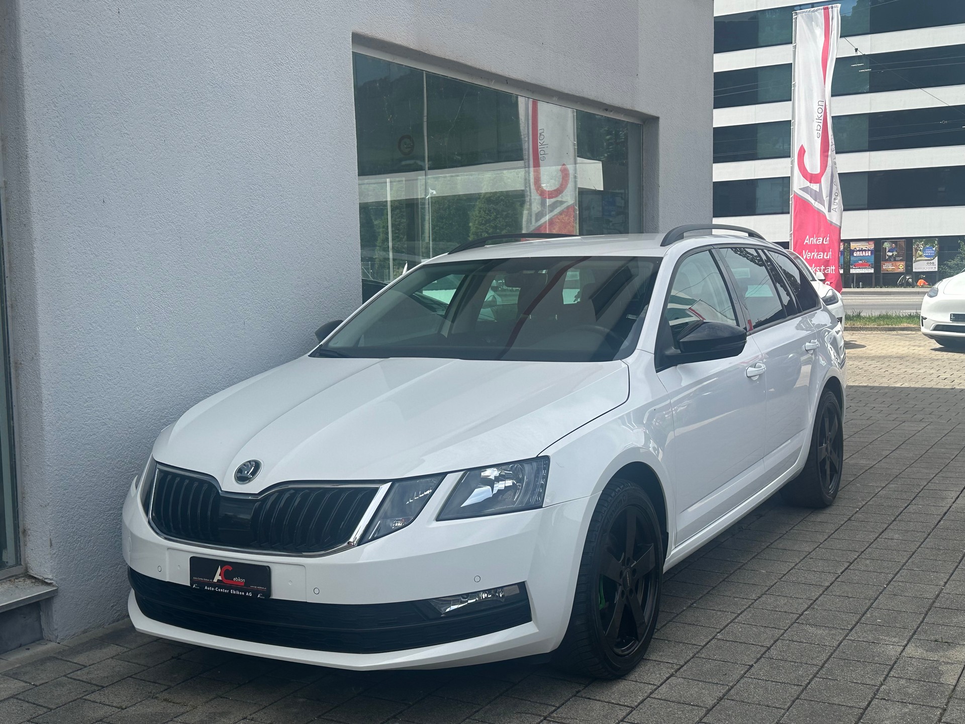 SKODA Octavia Combi 1.5 TSI Ambition DSG-image-0