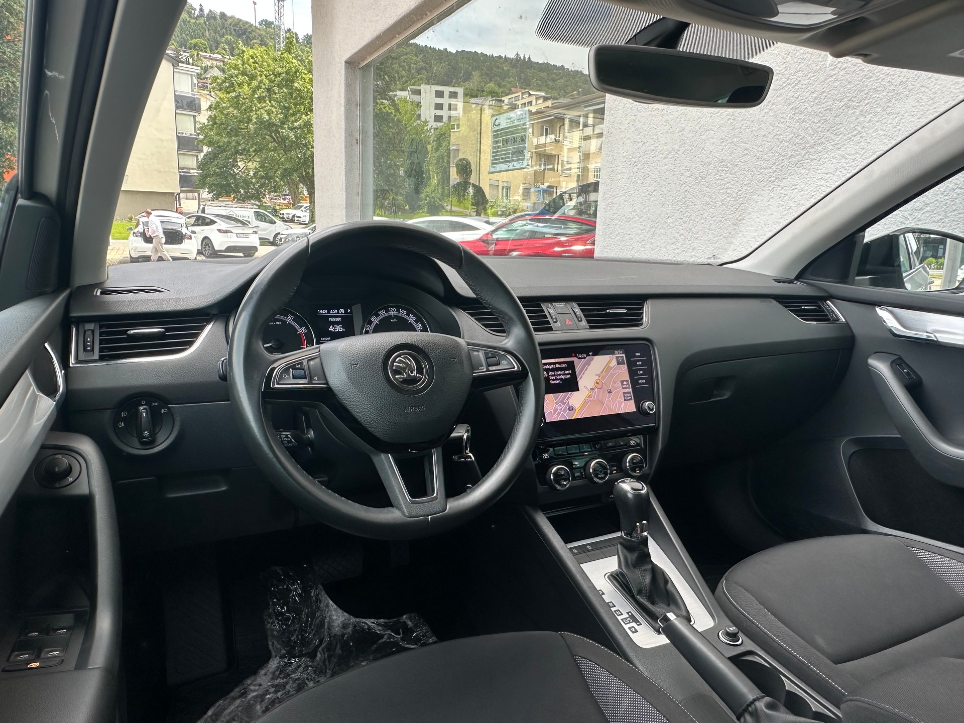 SKODA Octavia Combi 1.5 TSI Ambition DSG-image-8