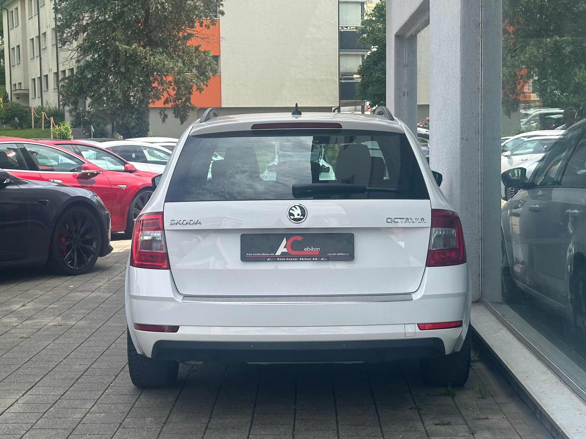 SKODA Octavia Combi 1.5 TSI Ambition DSG-image-3