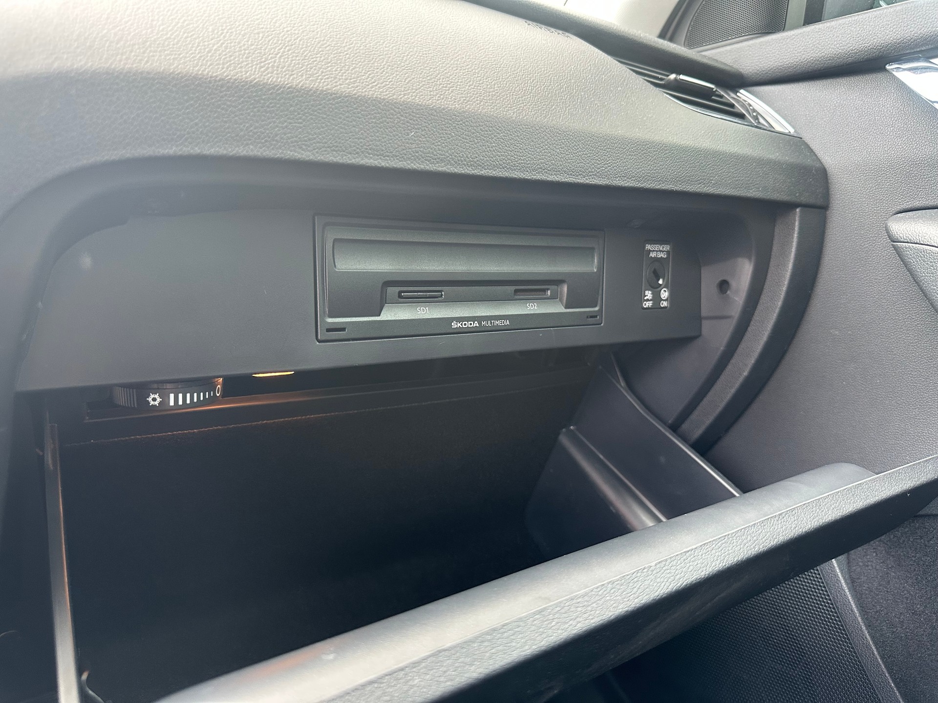 SKODA Octavia Combi 1.5 TSI Ambition DSG-image-12