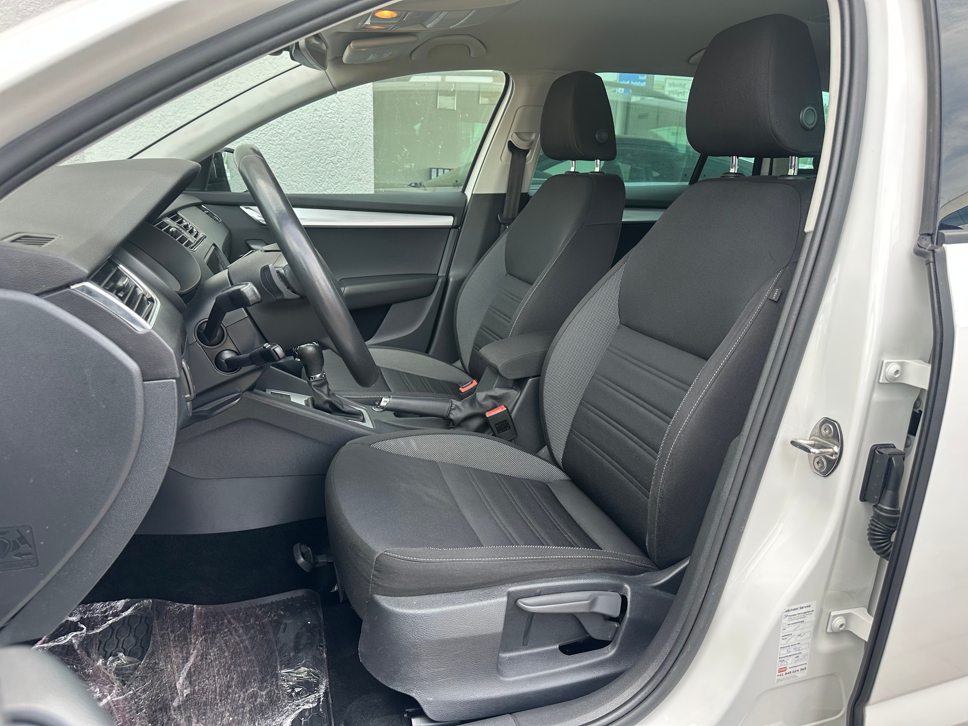 SKODA Octavia Combi 1.5 TSI Ambition DSG-image-6