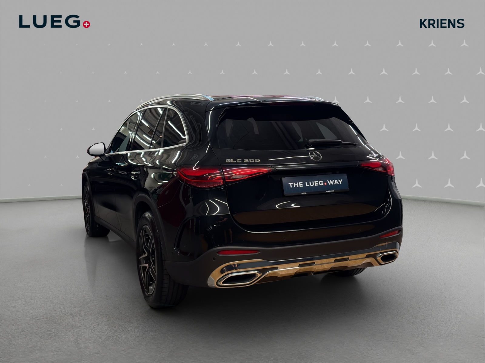 MERCEDES-BENZ GLC 200 4M - AMG / DISTRONIC / Panorama-Dach / Rückfahrkamera / AHK-image-2