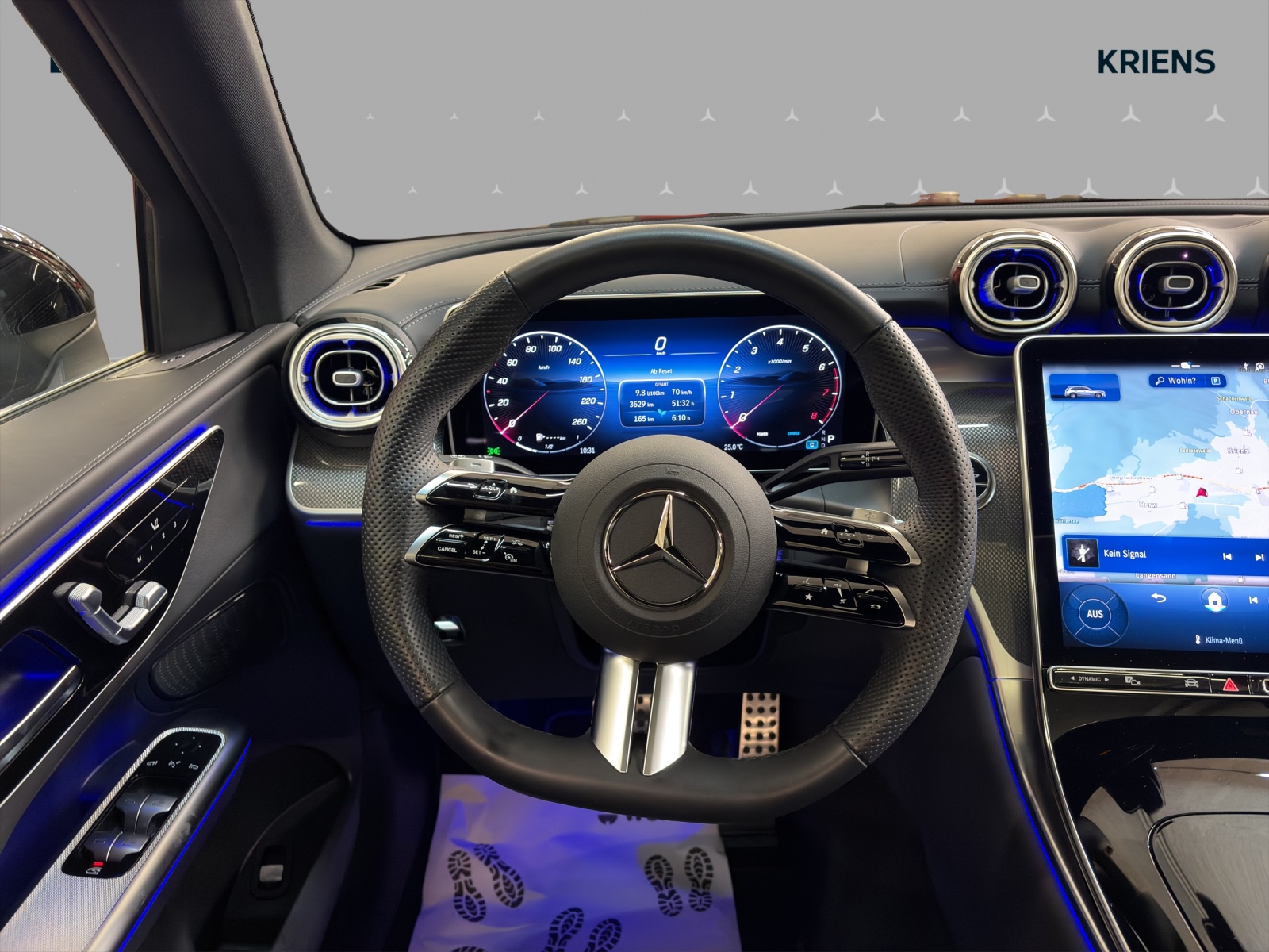 MERCEDES-BENZ GLC 200 4M - AMG / DISTRONIC / Panorama-Dach / Rückfahrkamera / AHK-image-14