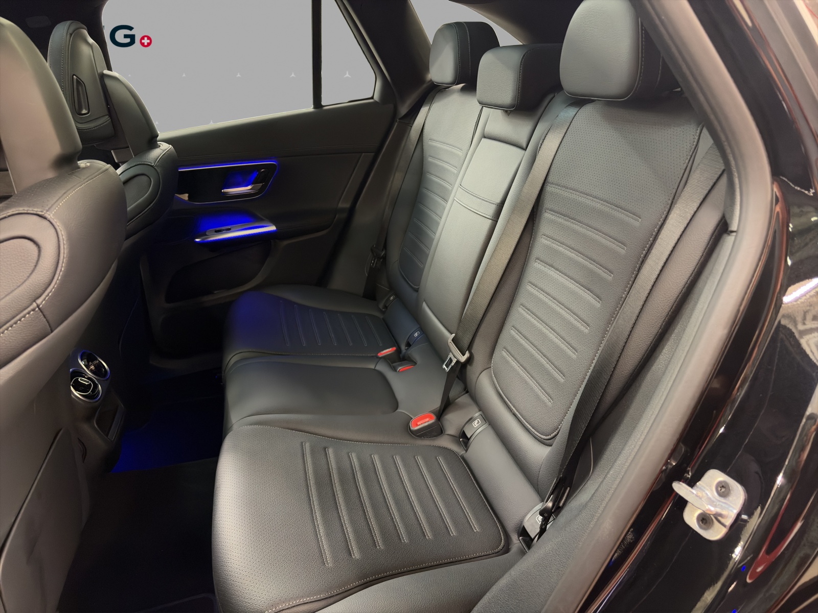 MERCEDES-BENZ GLC 200 4M - AMG / DISTRONIC / Panorama-Dach / Rückfahrkamera / AHK-image-10