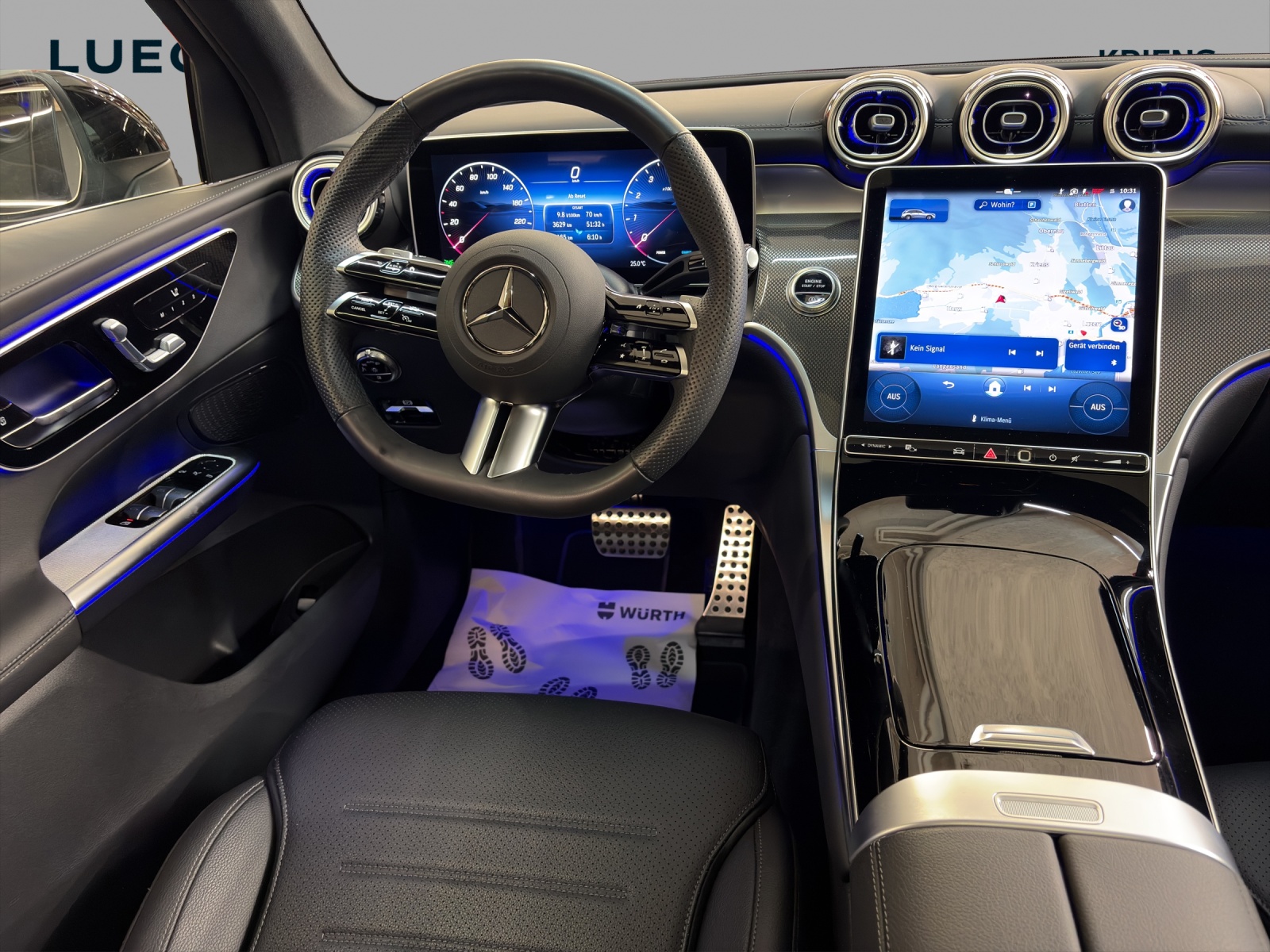 MERCEDES-BENZ GLC 200 4M - AMG / DISTRONIC / Panorama-Dach / Rückfahrkamera / AHK-image-8