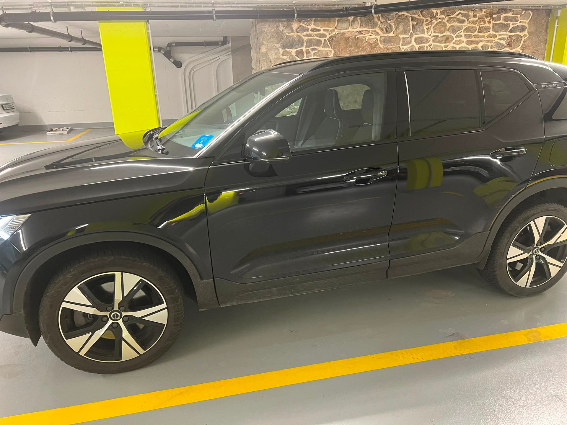 VOLVO XC40 Recharge P6 Plus FWD-image-2