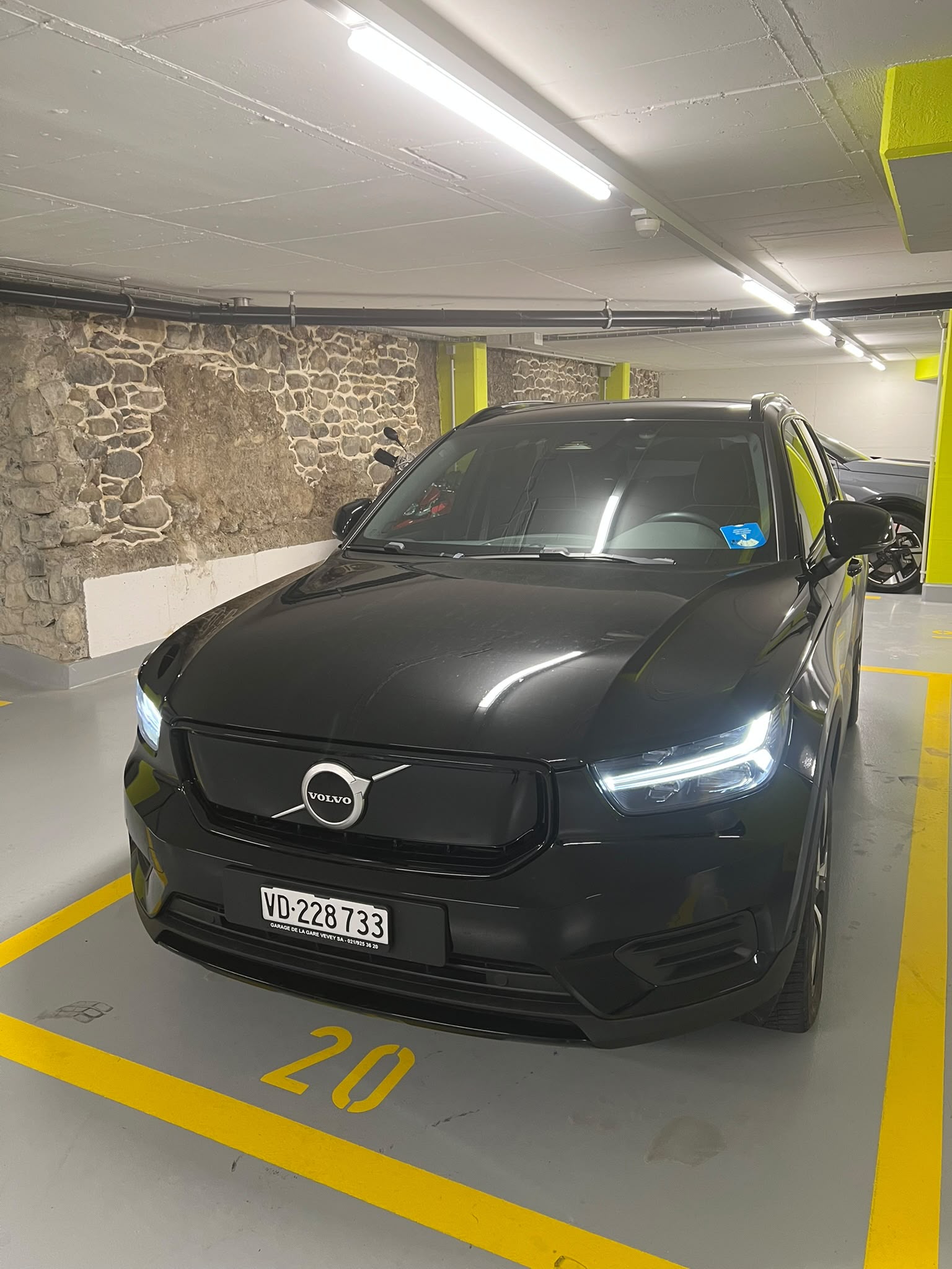 VOLVO XC40 Recharge P6 Plus FWD-image-0