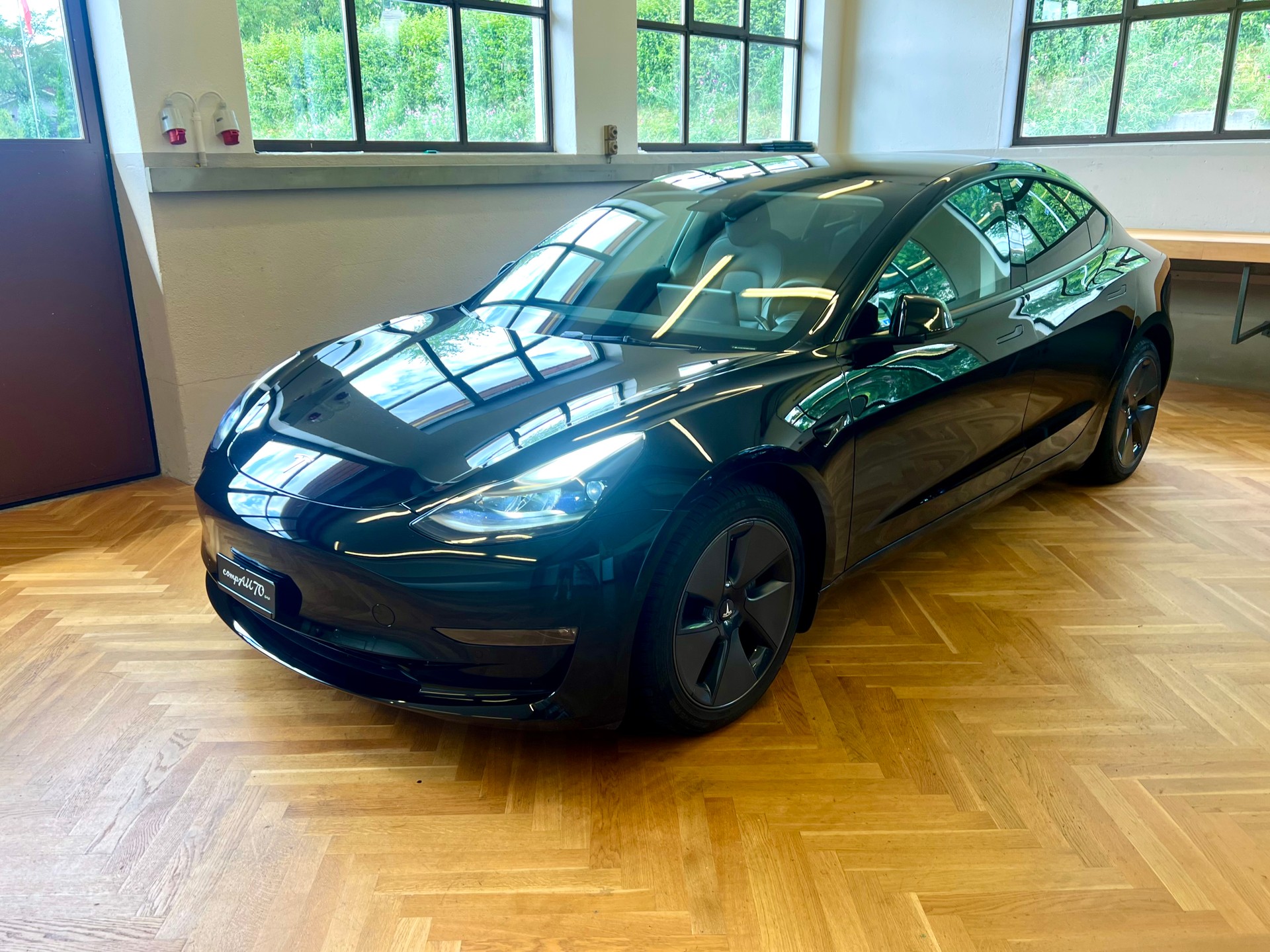 TESLA Model 3 Long Range Dual Motor AWD *Facelift-showroom-element-1