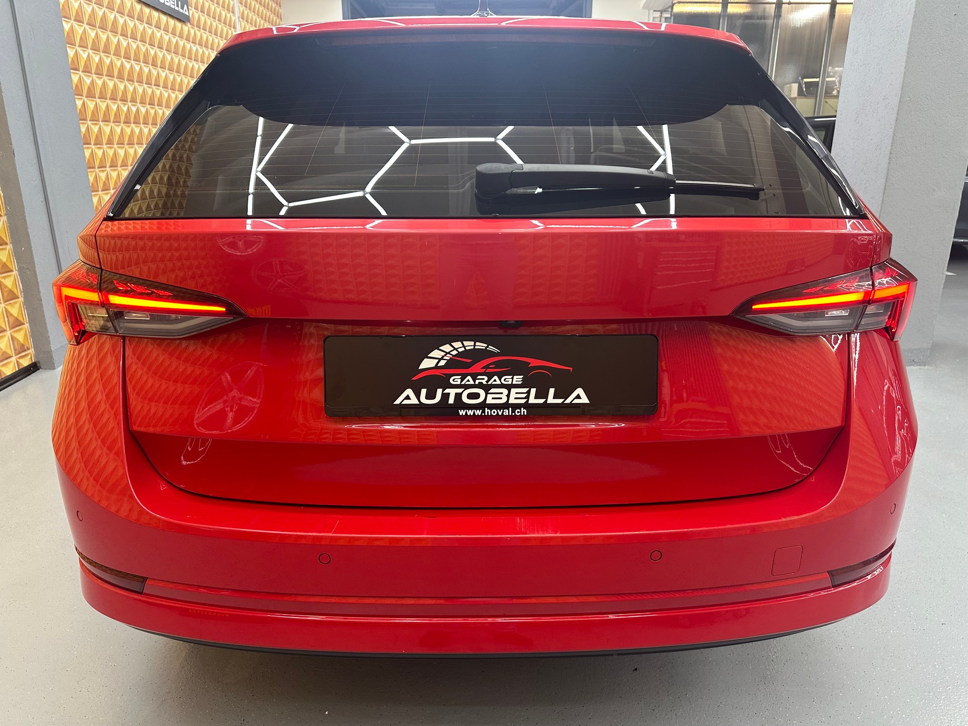 SKODA Octavia Combi 2.0 TDI DSG Ambition-image-9