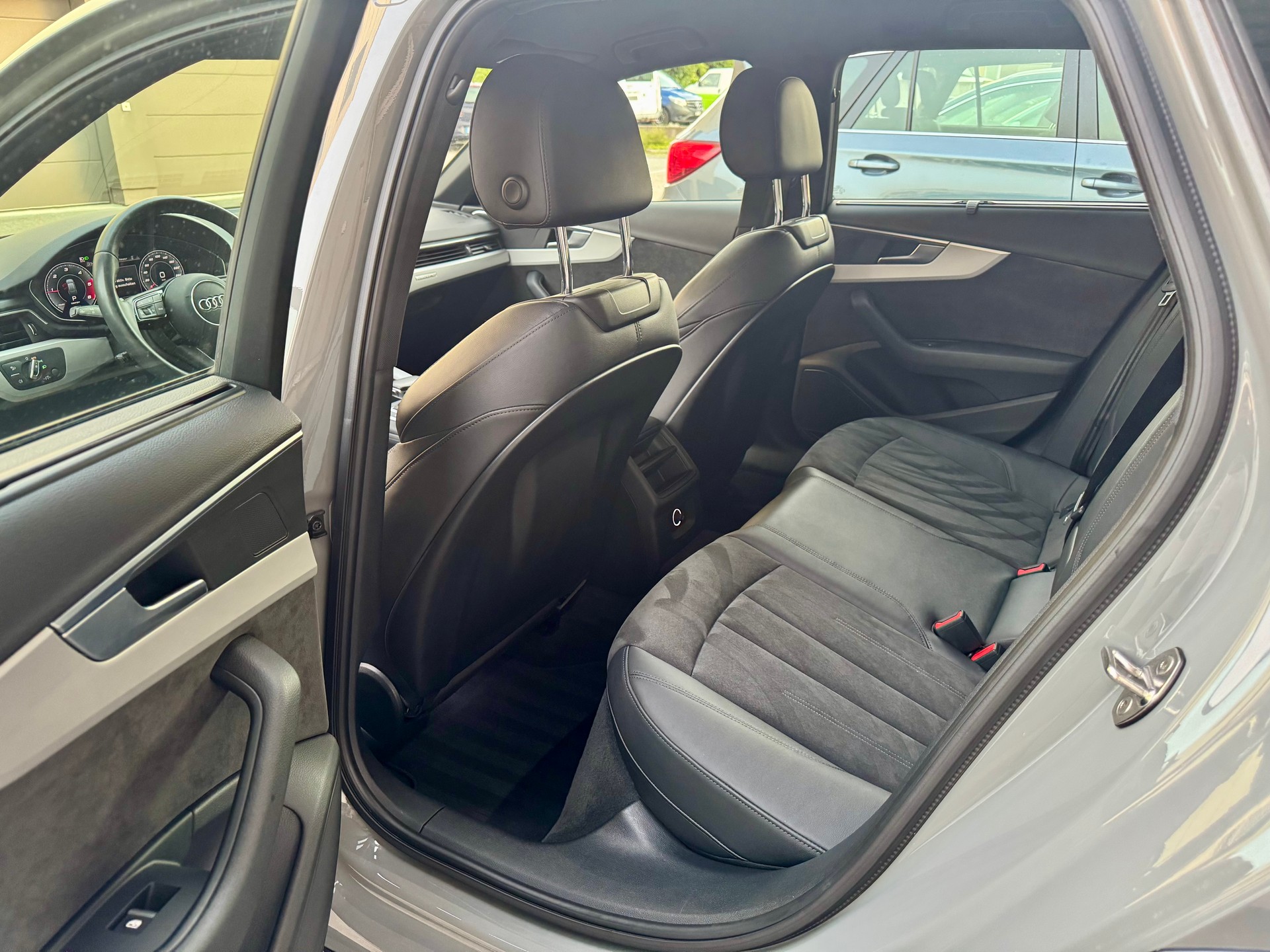 AUDI A4 allroad 40 TDI quattro tiptronic-image-10