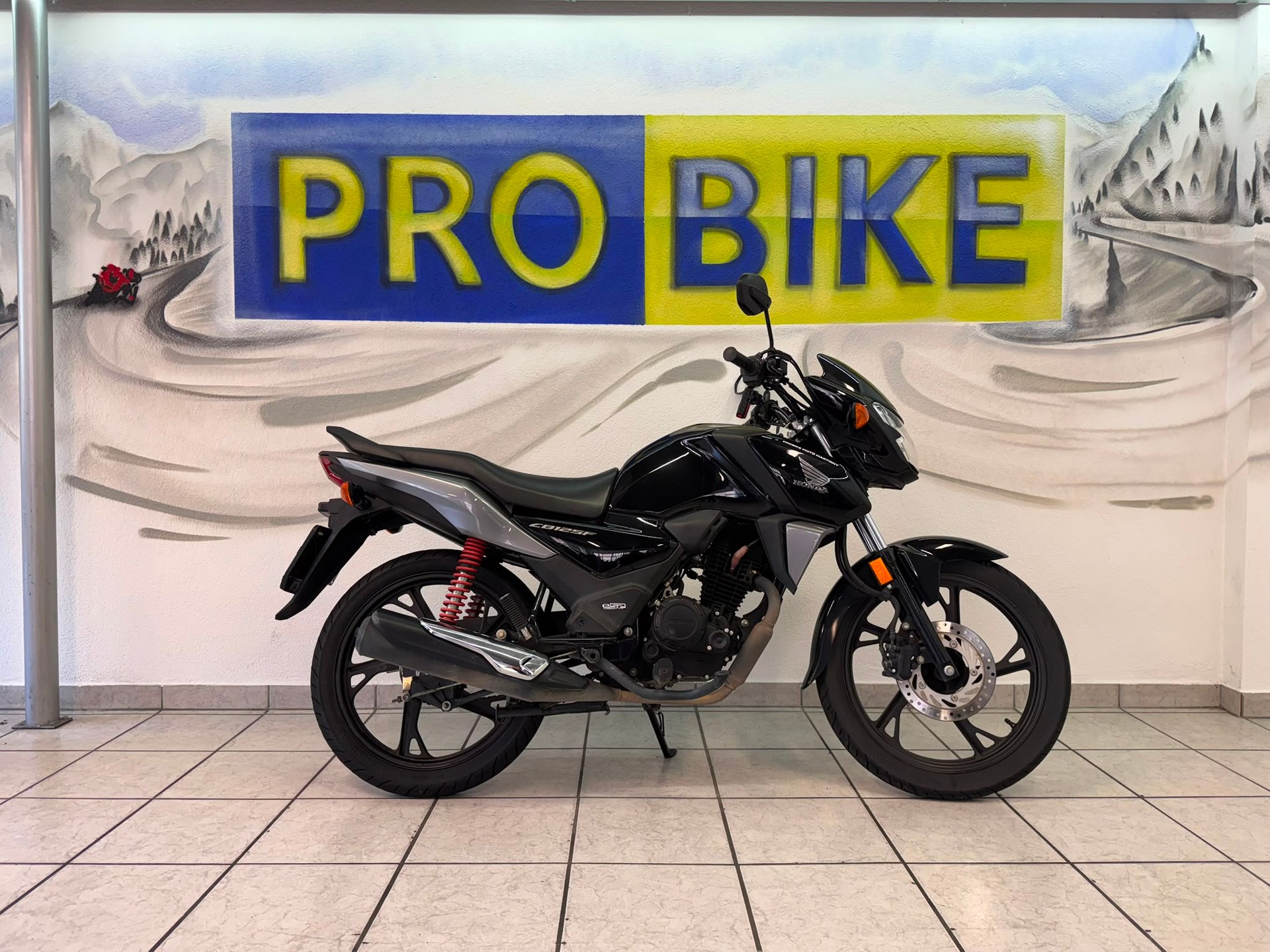 HONDA CBF 125 M-showroom-element-1