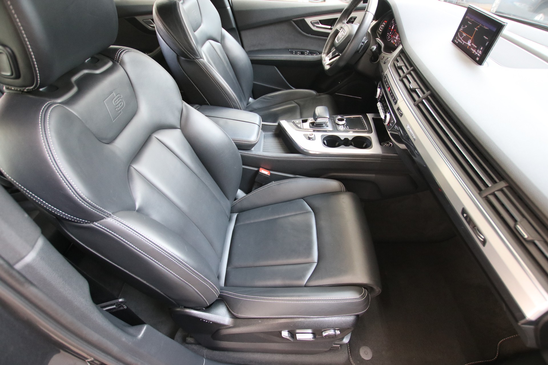 AUDI Q7 *S-Line* 3.0 TDI quattro tiptronic *7-Sitzplätze*-image-9
