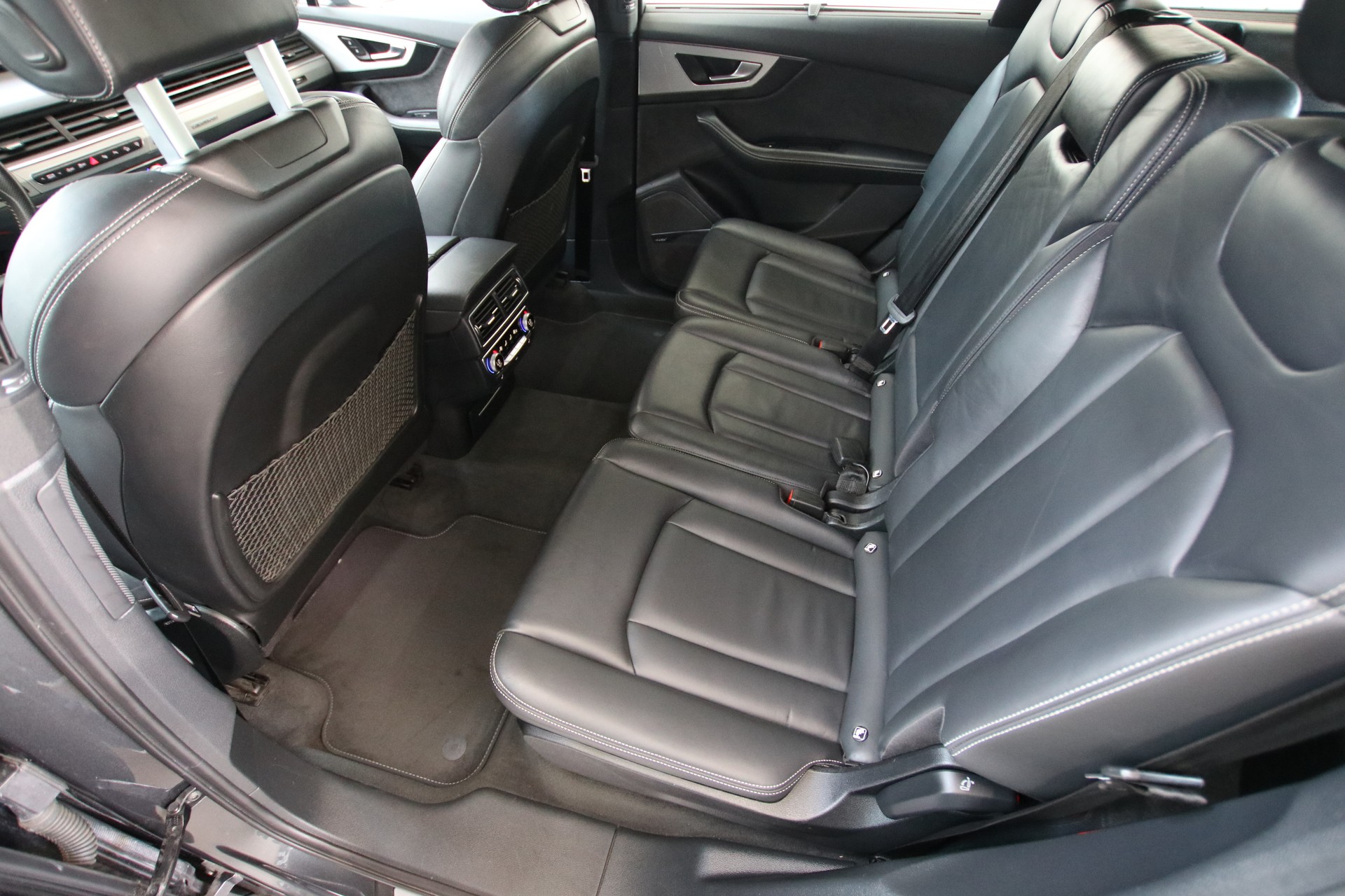 AUDI Q7 *S-Line* 3.0 TDI quattro tiptronic *7-Sitzplätze*-image-10
