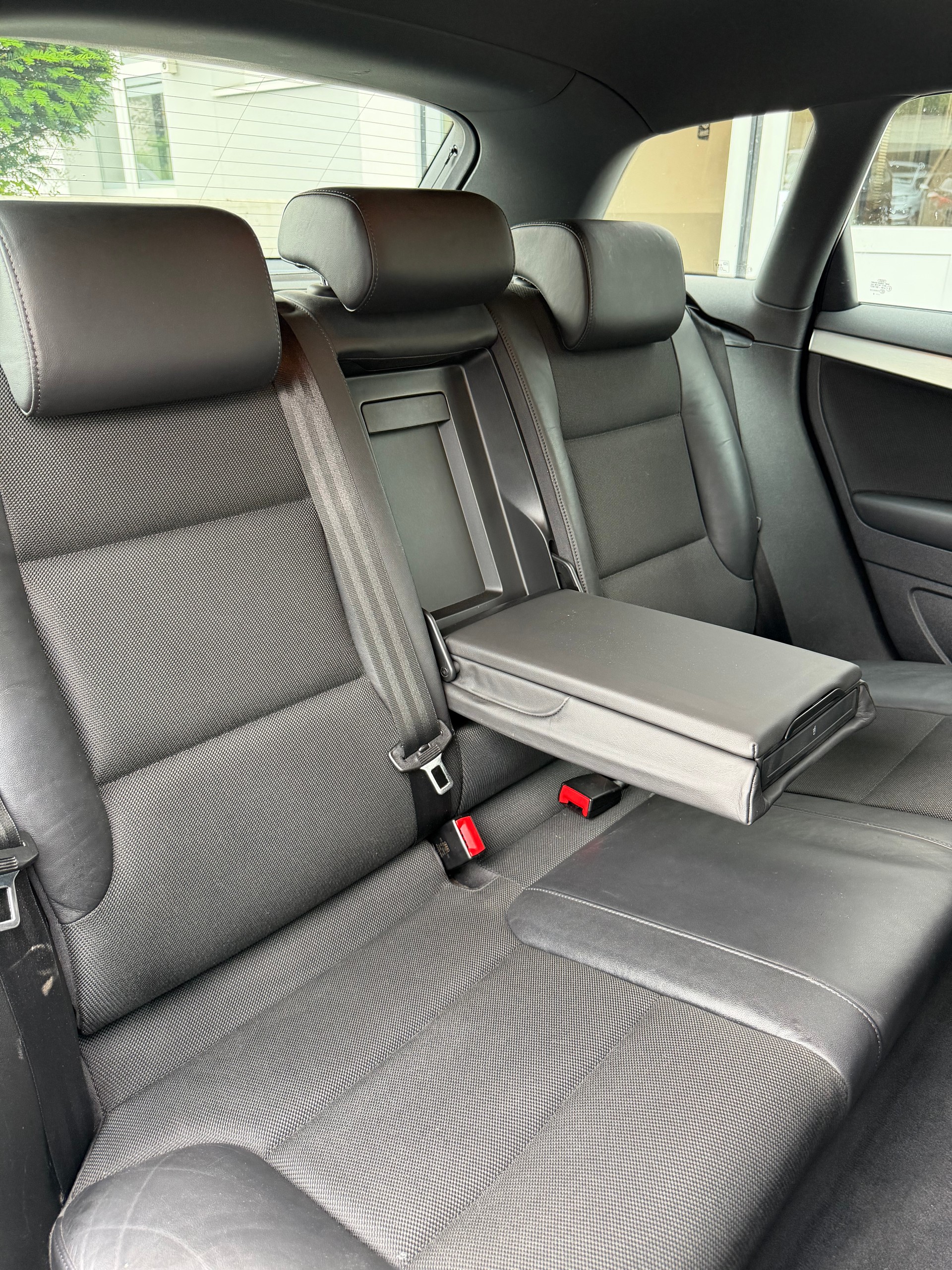 AUDI A3 Sportback 2.0 Turbo FSI Ambition quattro-image-11