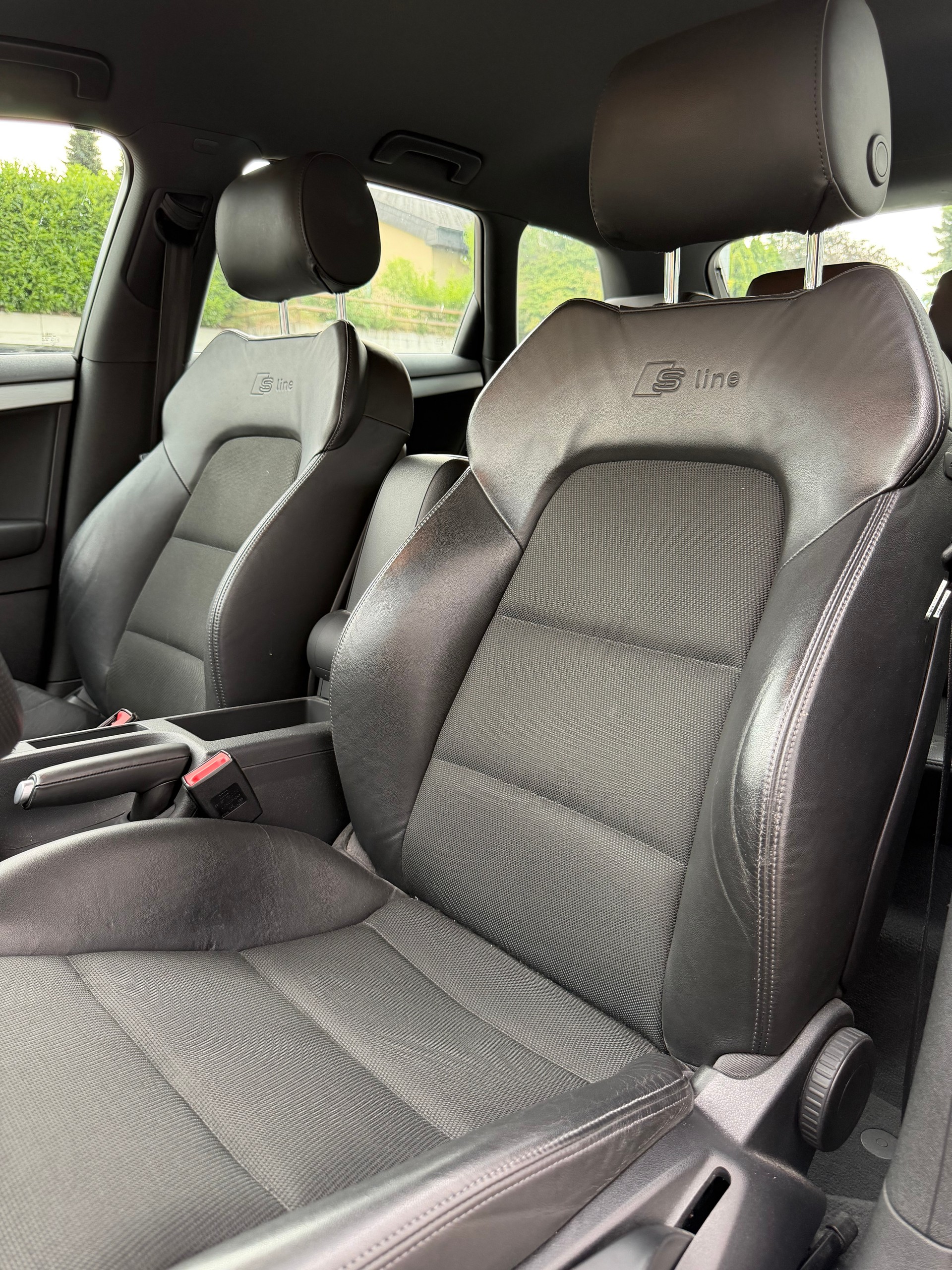 AUDI A3 Sportback 2.0 Turbo FSI Ambition quattro-image-8