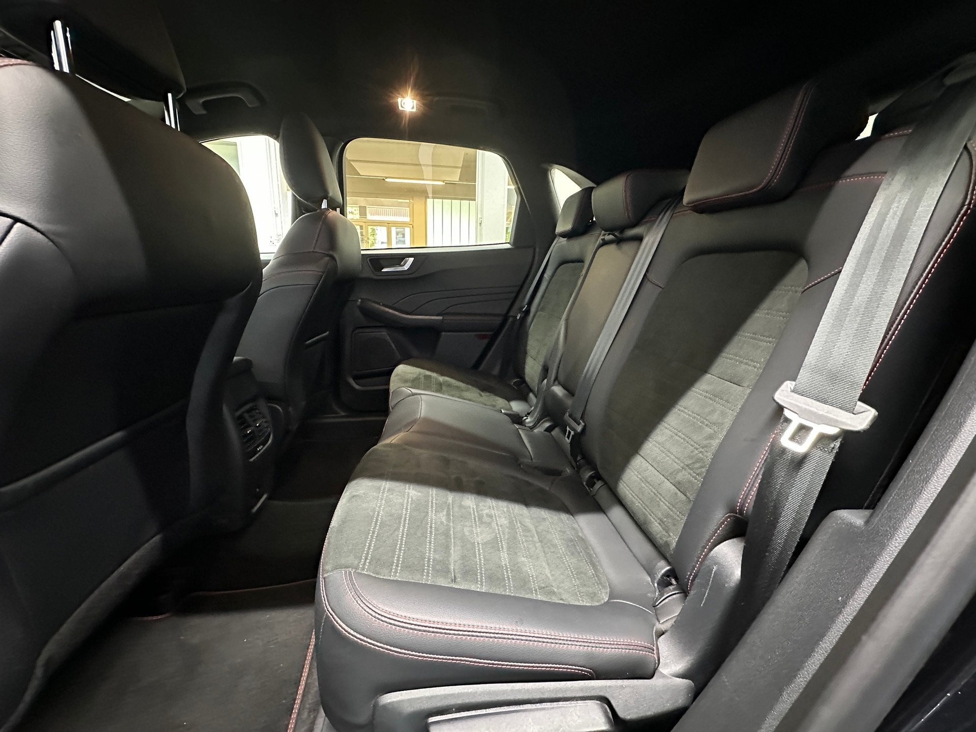 FORD Kuga 2.5 FHEV ST-Line X 4WD-image-8