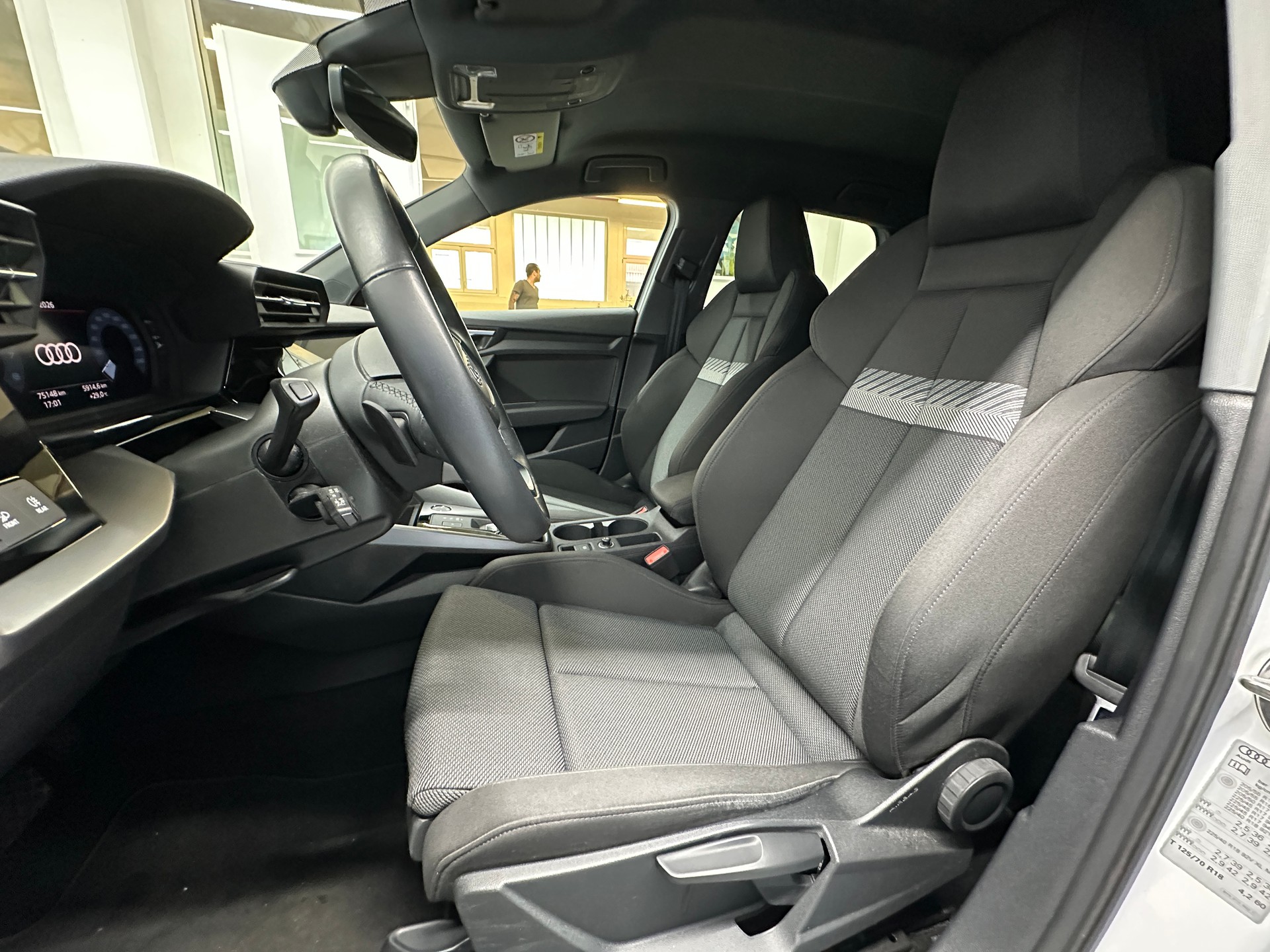 AUDI A3 Sportback 35 TFSI S line S-tronic-image-7