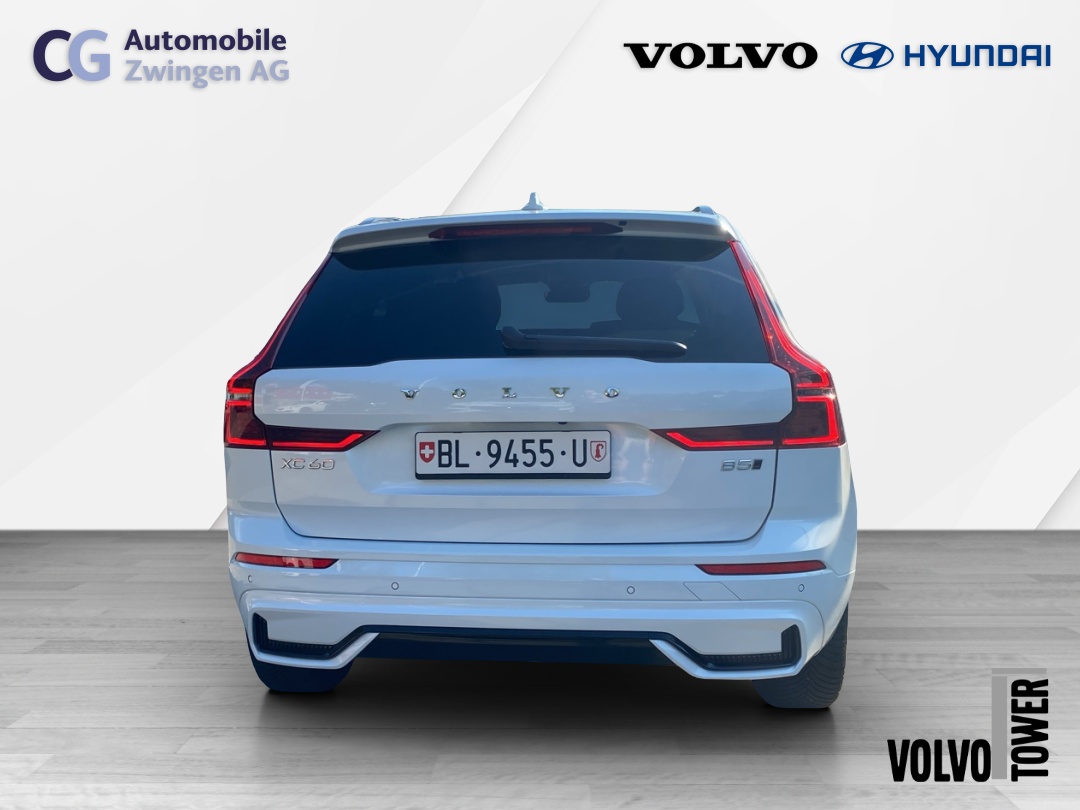 VOLVO XC60 B5 Benzin Mild Hybrid AWD Plus Dark Geartronic-image-7