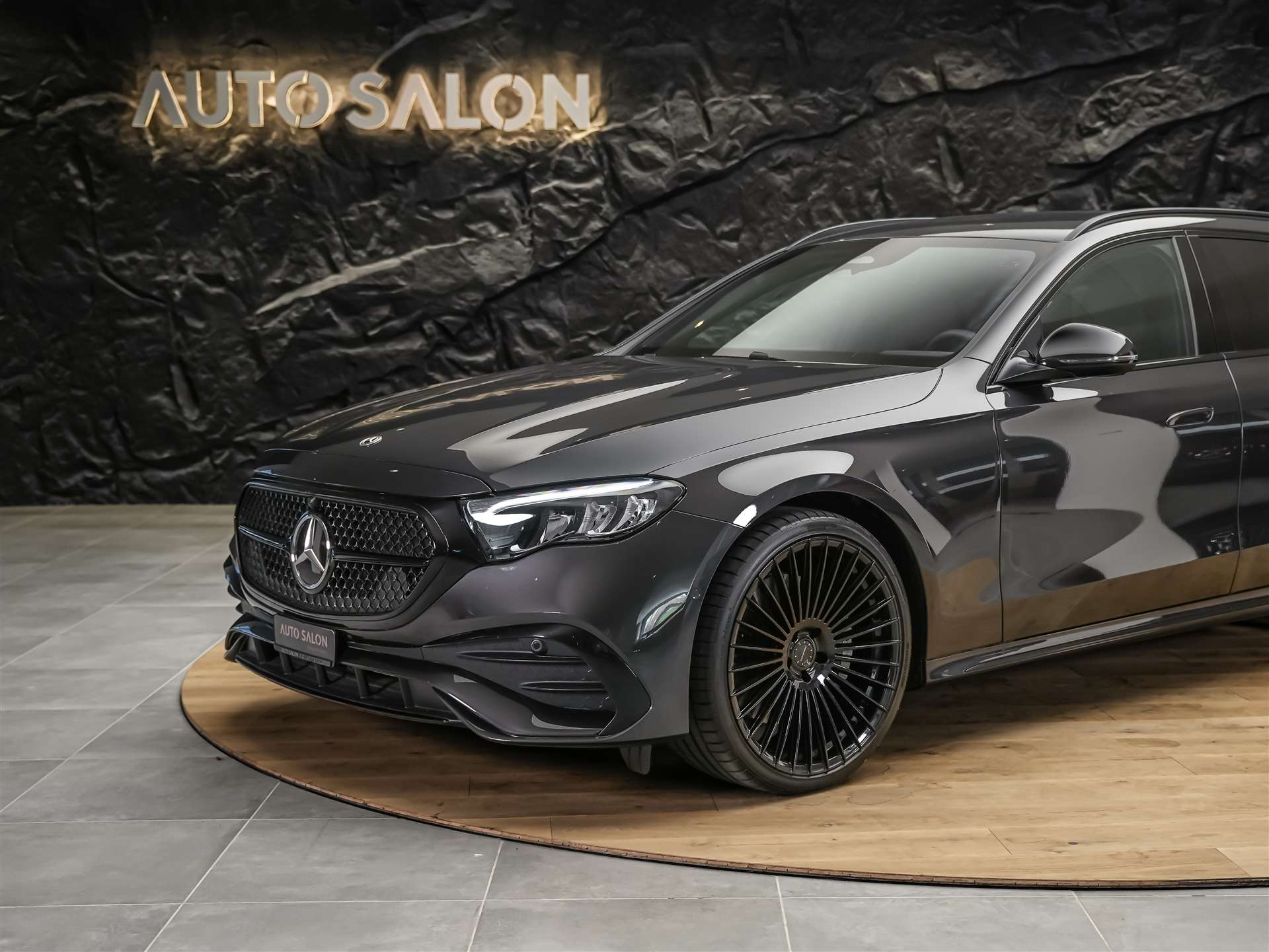 MERCEDES-BENZ E 220 d AMG Line 4matic Kombi-image-13