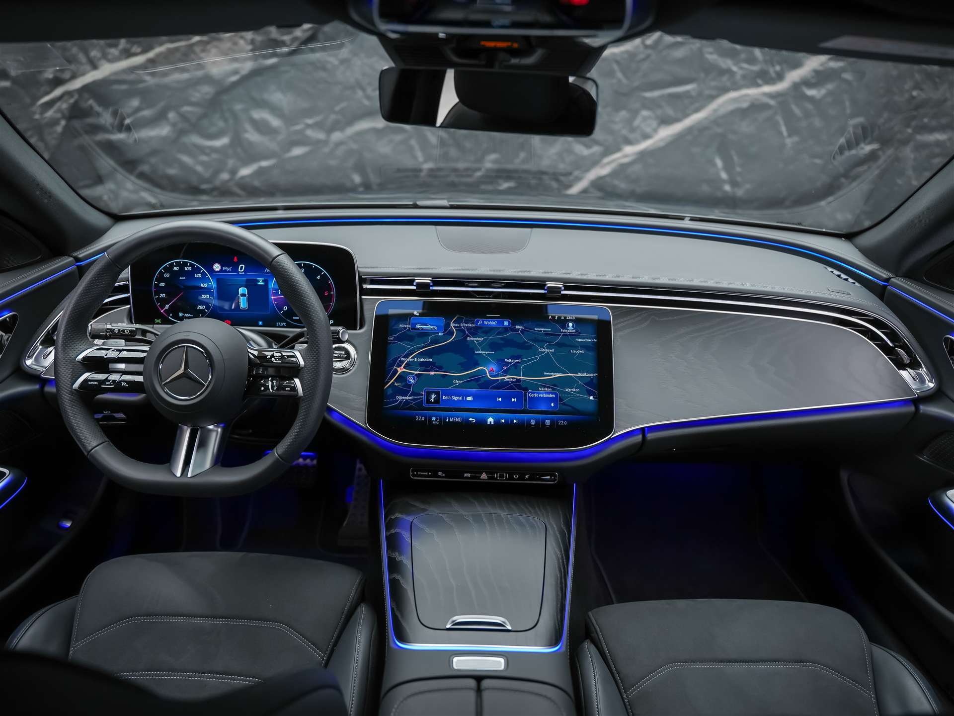 MERCEDES-BENZ E 220 d AMG Line 4matic Kombi-image-17