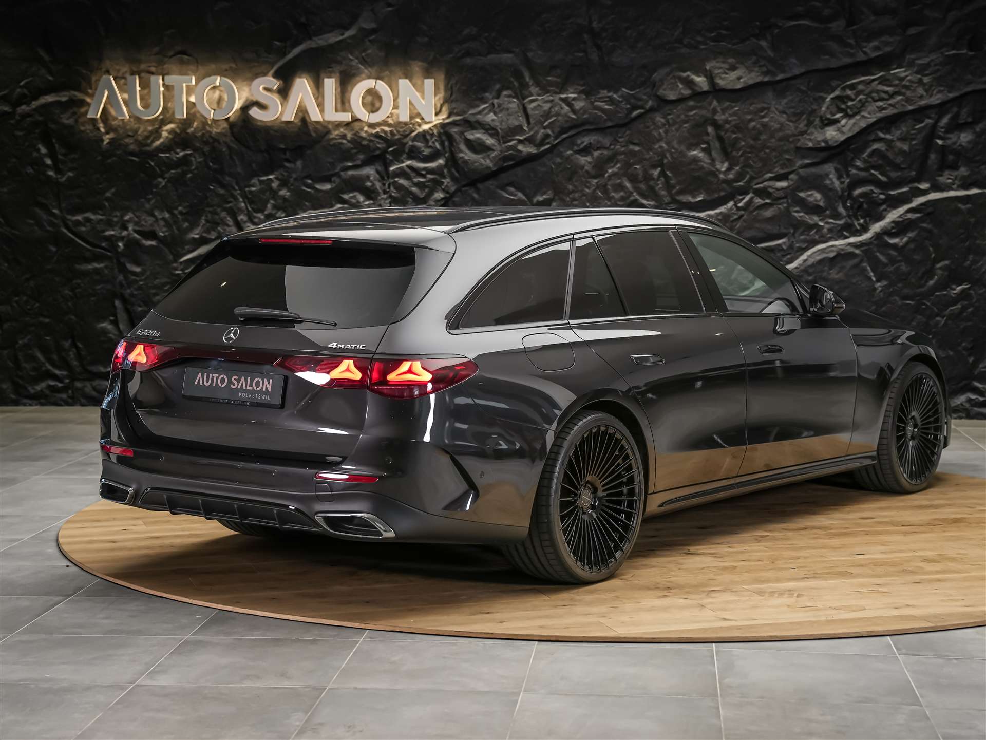 MERCEDES-BENZ E 220 d AMG Line 4matic Kombi-image-5