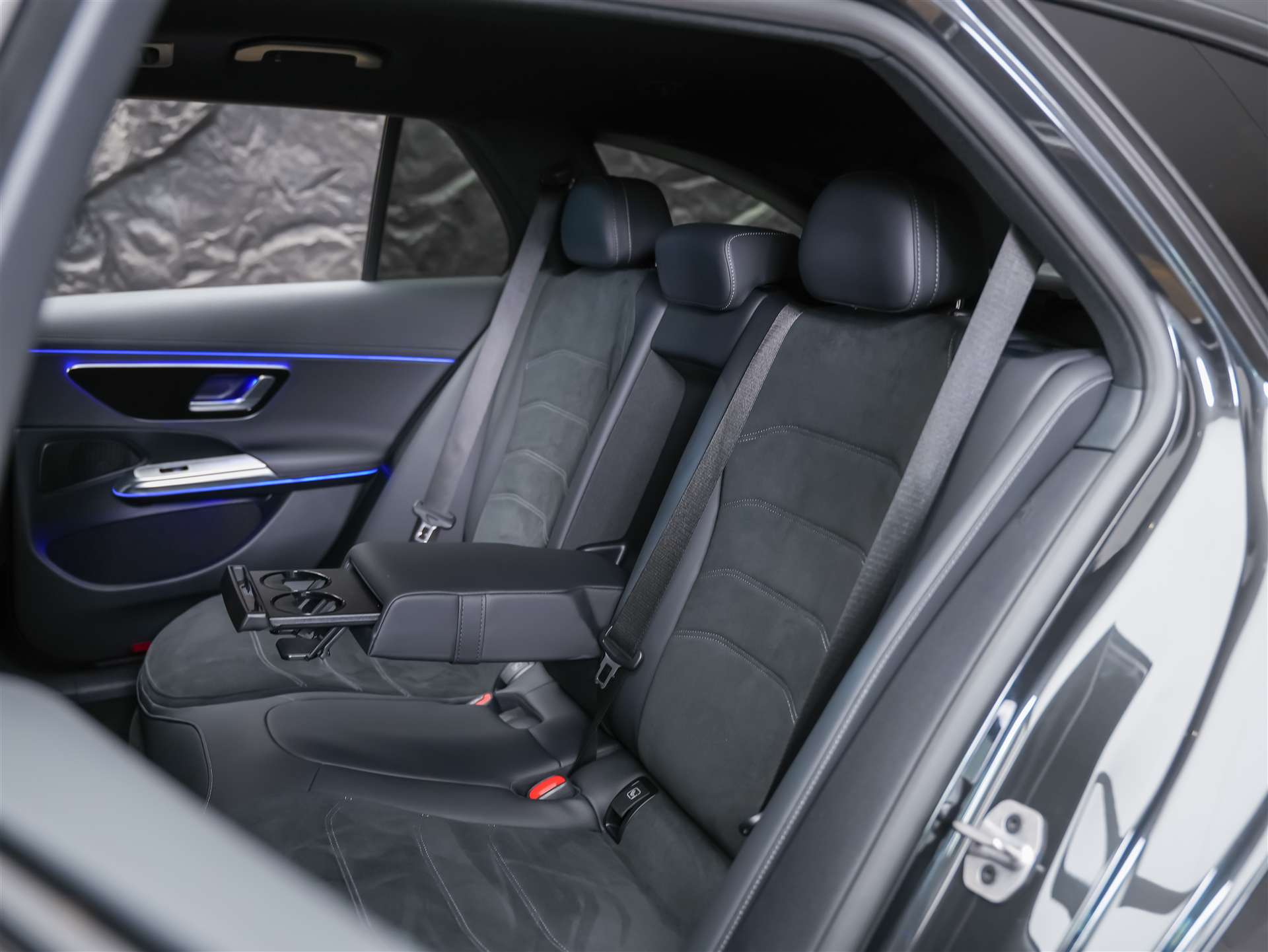 MERCEDES-BENZ E 220 d AMG Line 4matic Kombi-image-12