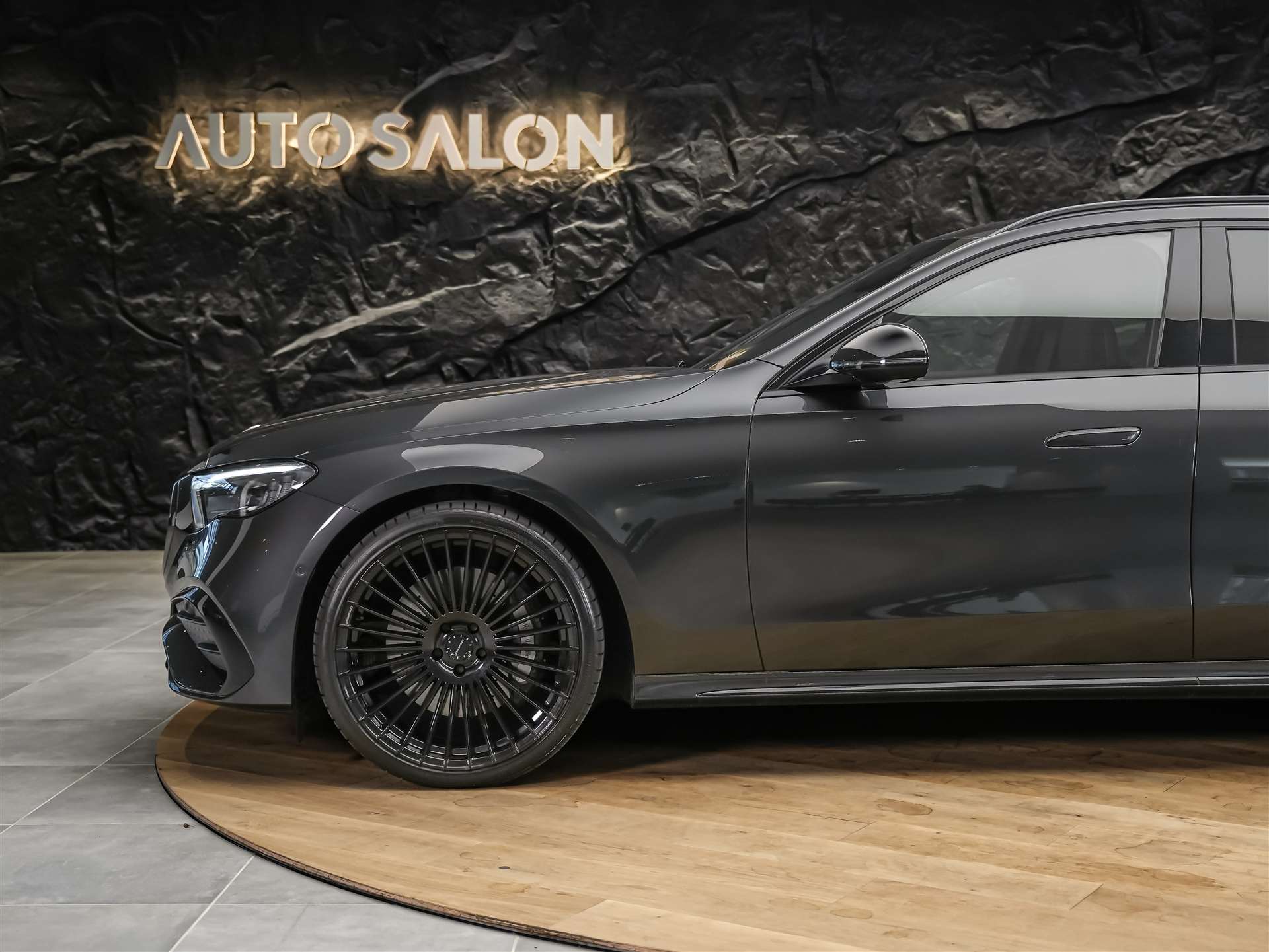 MERCEDES-BENZ E 220 d AMG Line 4matic Kombi *Werksgarantie*21" Felgen*Abstandsregler*-image-14