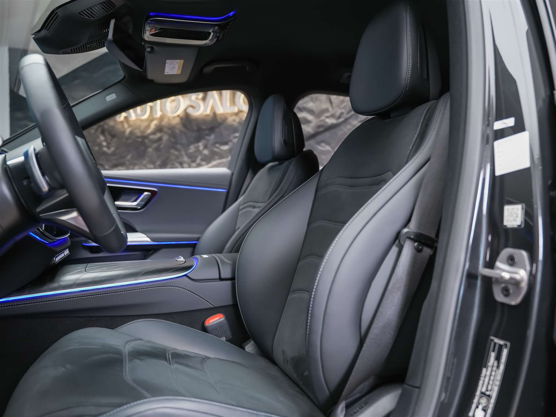 MERCEDES-BENZ E 220 d AMG Line 4matic Kombi-image-9