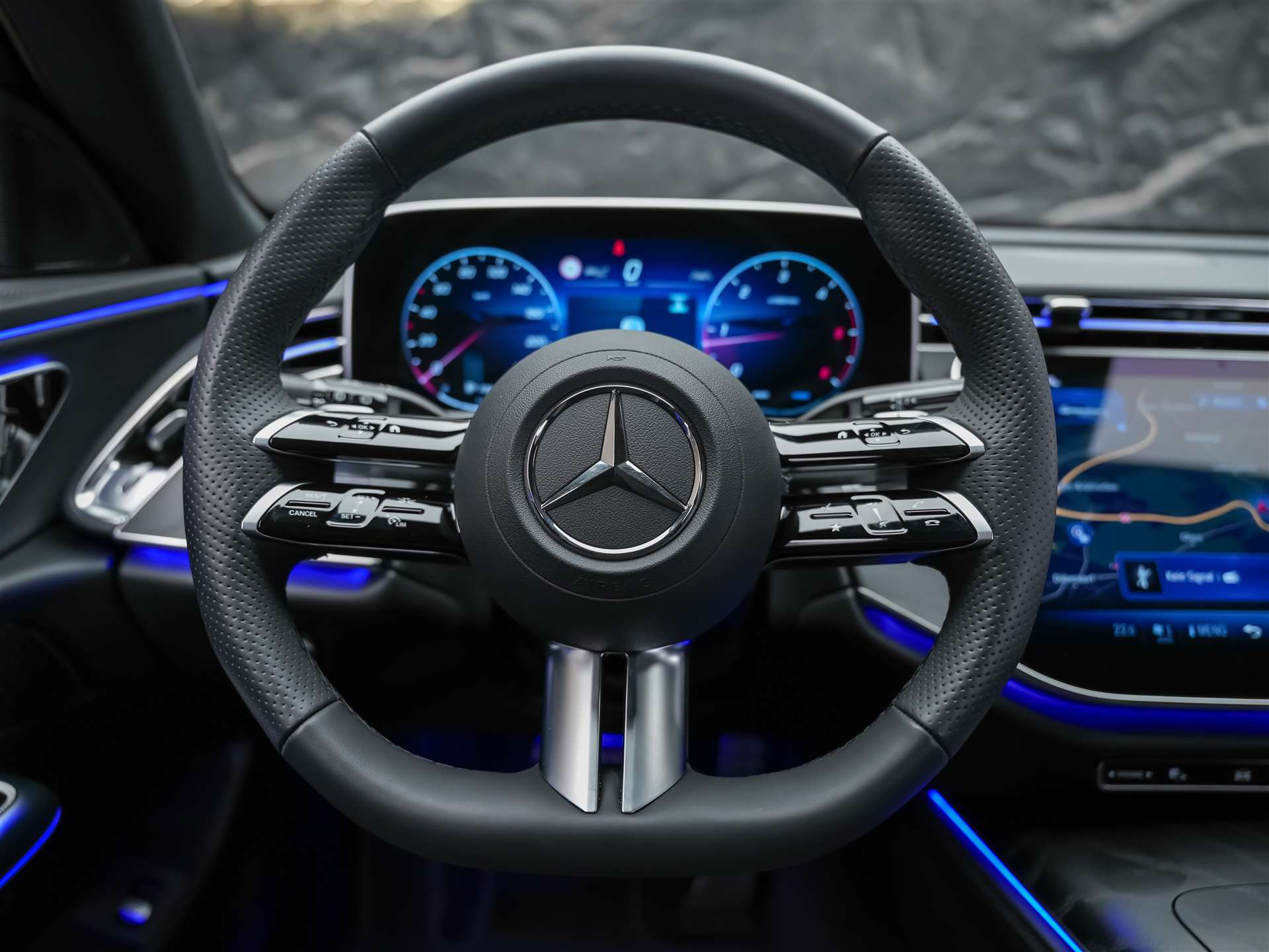 MERCEDES-BENZ E 220 d AMG Line 4matic Kombi *Werksgarantie*21" Felgen*Abstandsregler*-image-24