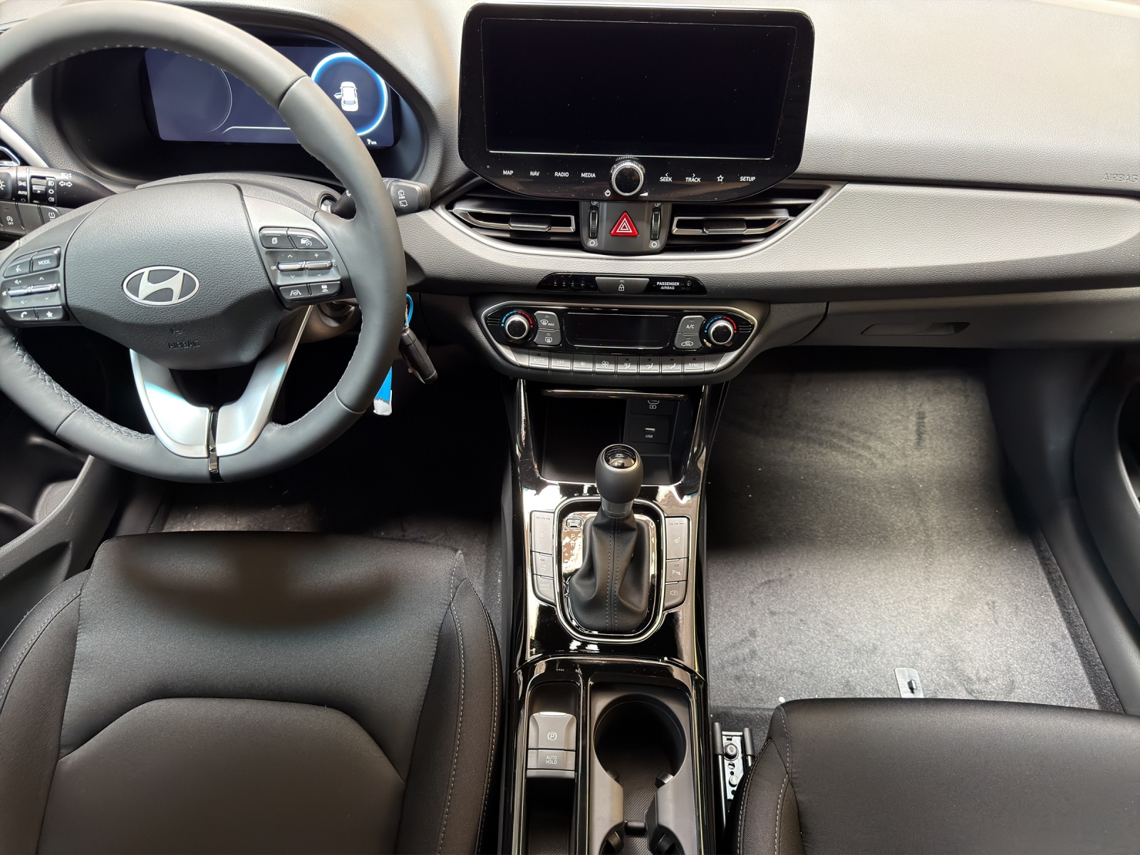 HYUNDAI i30 1.5 T-GDi Amplia 48V MH DCT-image-11
