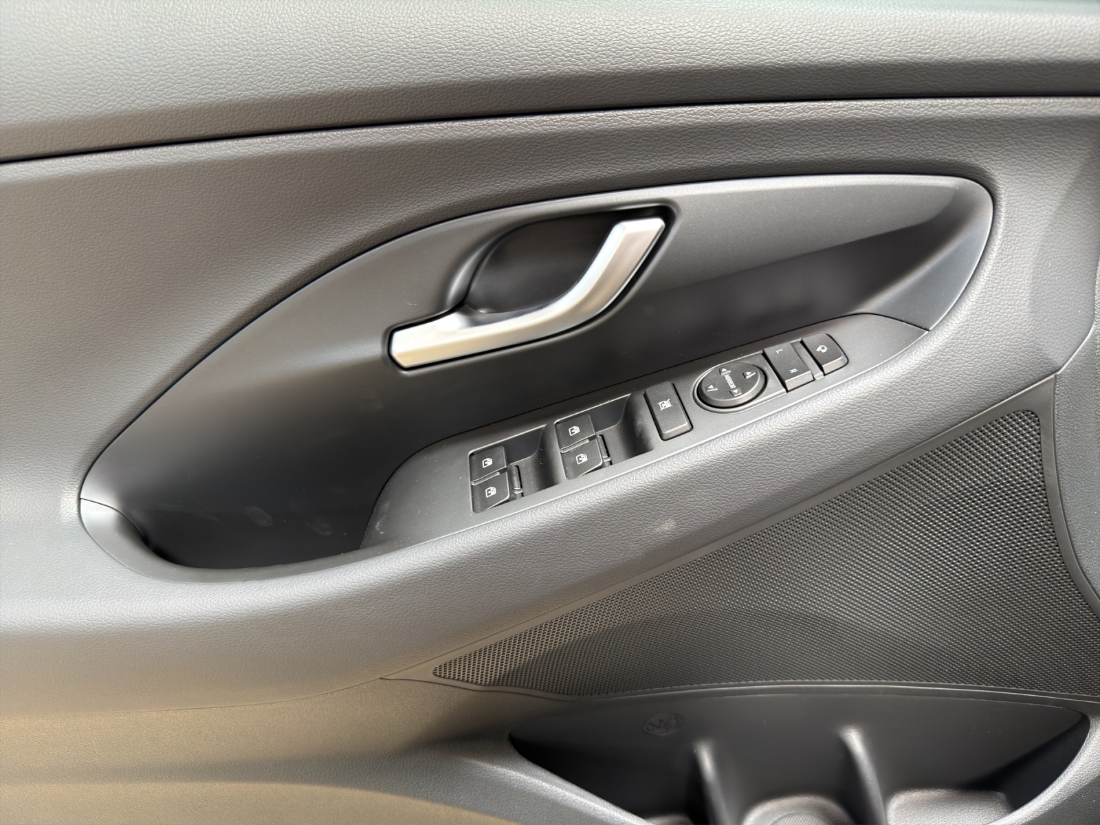HYUNDAI i30 1.5 T-GDi Amplia 48V MH DCT-image-8