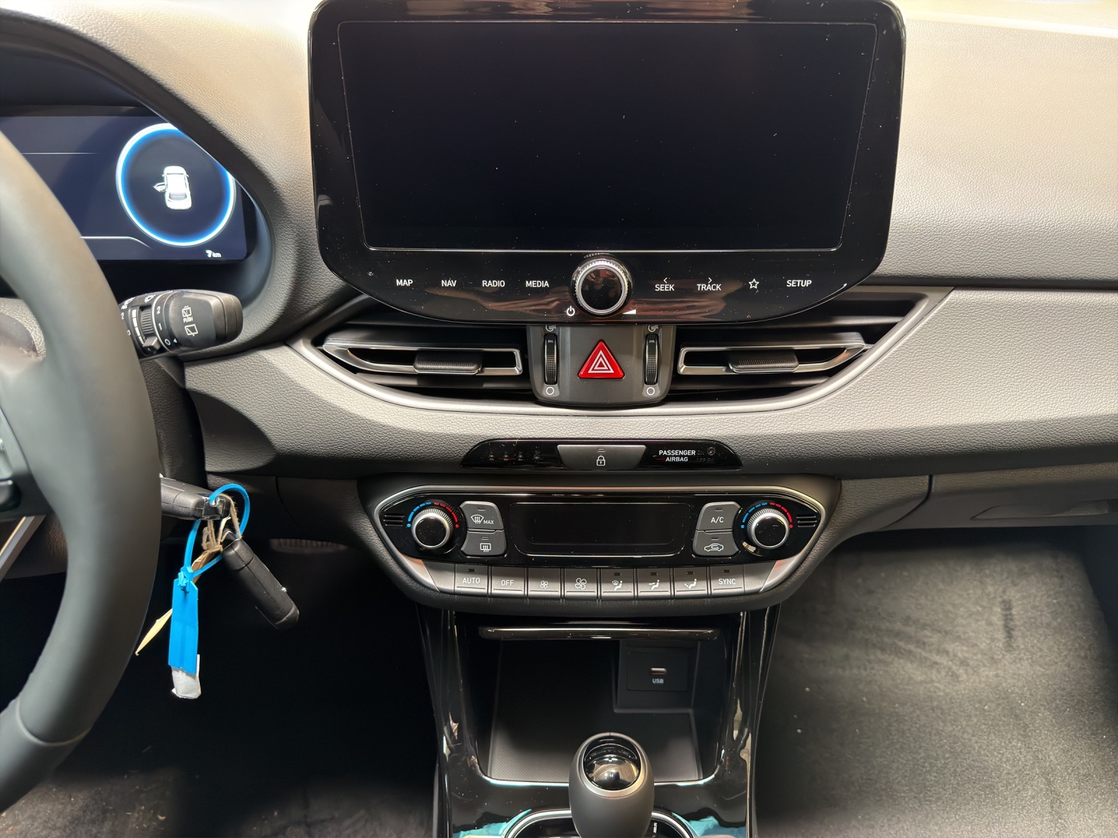 HYUNDAI i30 1.5 T-GDi Amplia 48V MH DCT-image-13