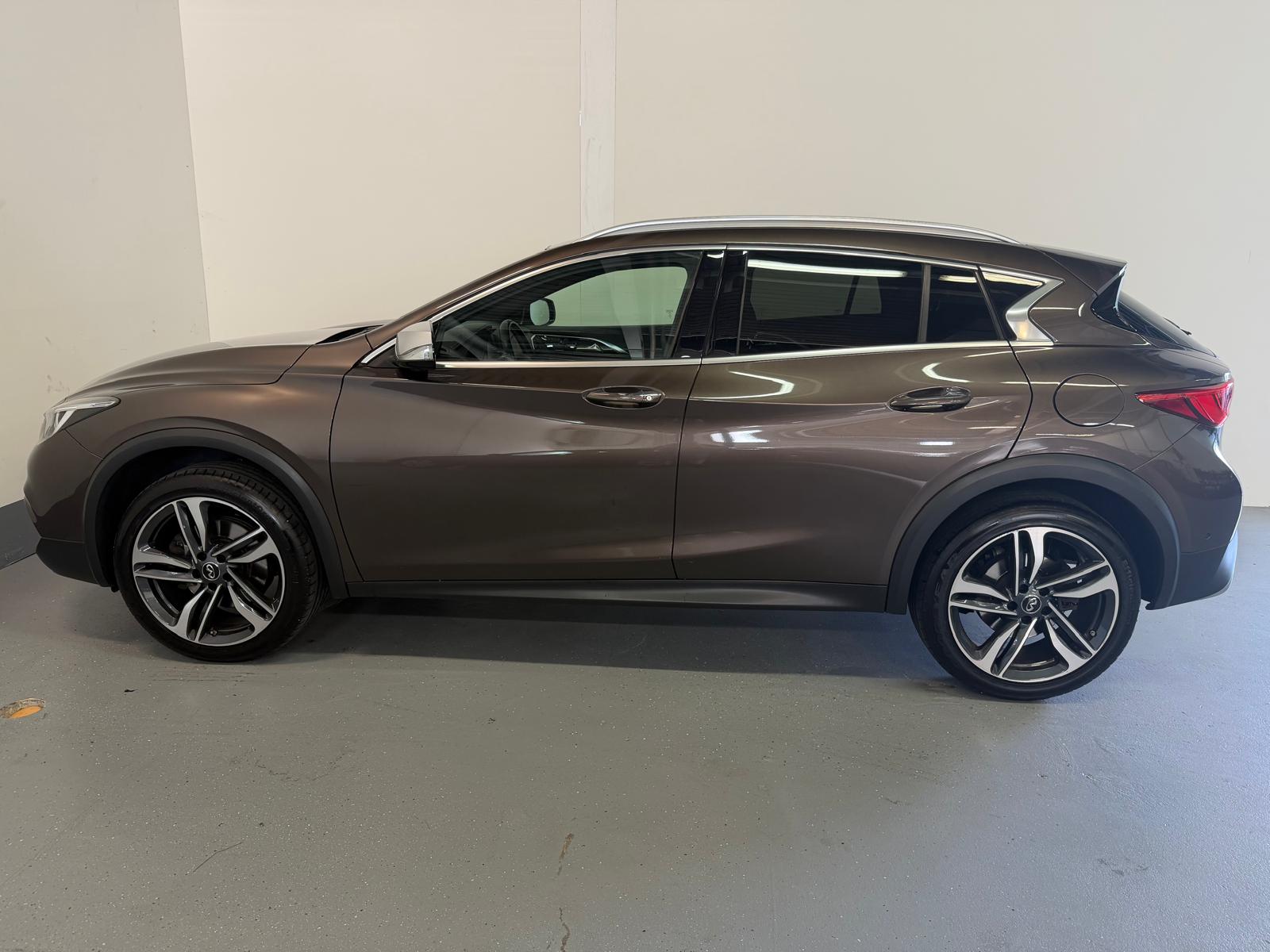 INFINITI QX30 2.0t Luxe Tech AWD DCT AWD-image-6