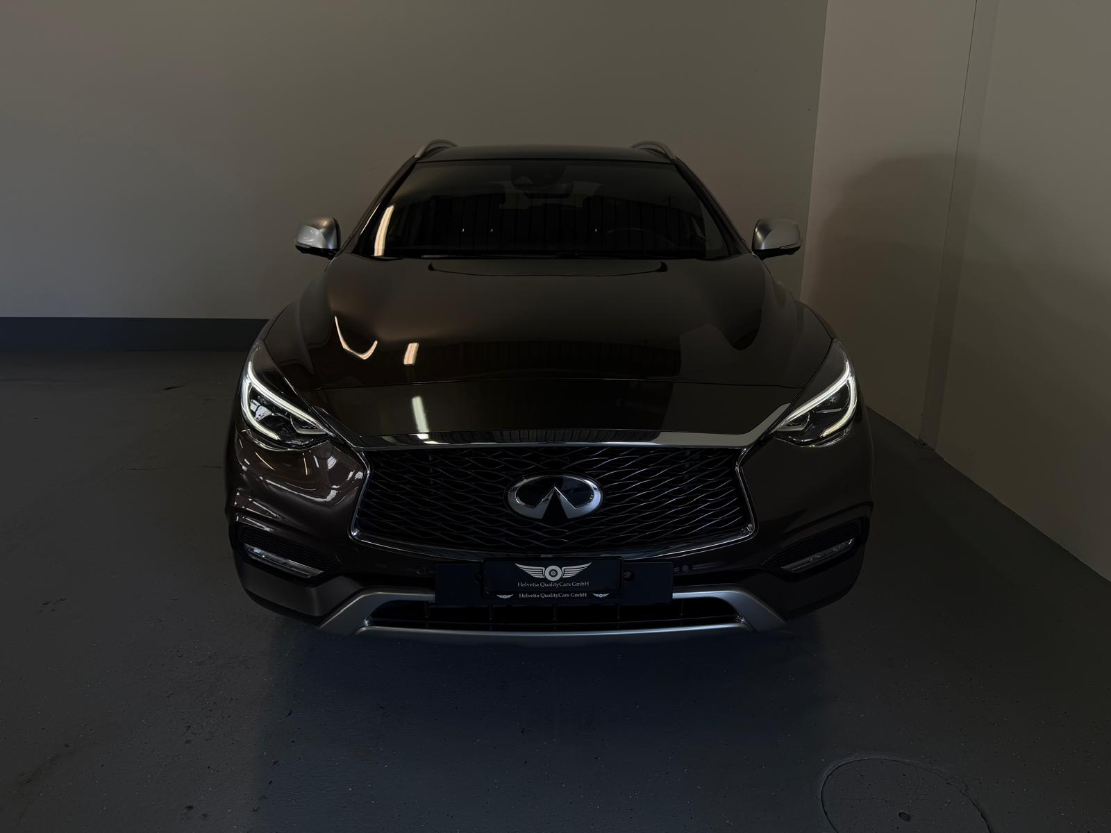 INFINITI QX30 2.0t Luxe Tech AWD DCT AWD-image-4