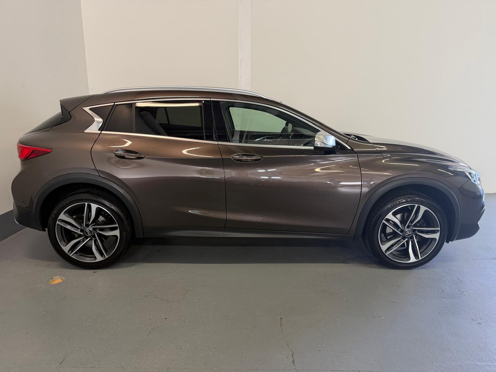 INFINITI QX30 2.0t Luxe Tech AWD DCT AWD-image-5
