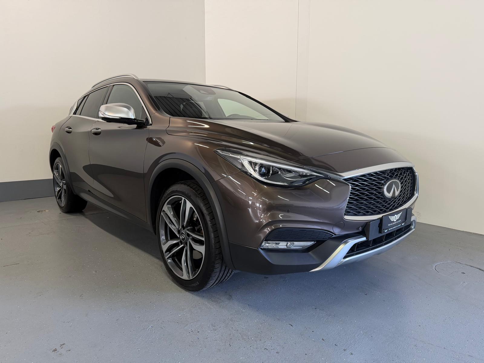 INFINITI QX30 2.0t Luxe Tech AWD DCT AWD-showroom-element-2