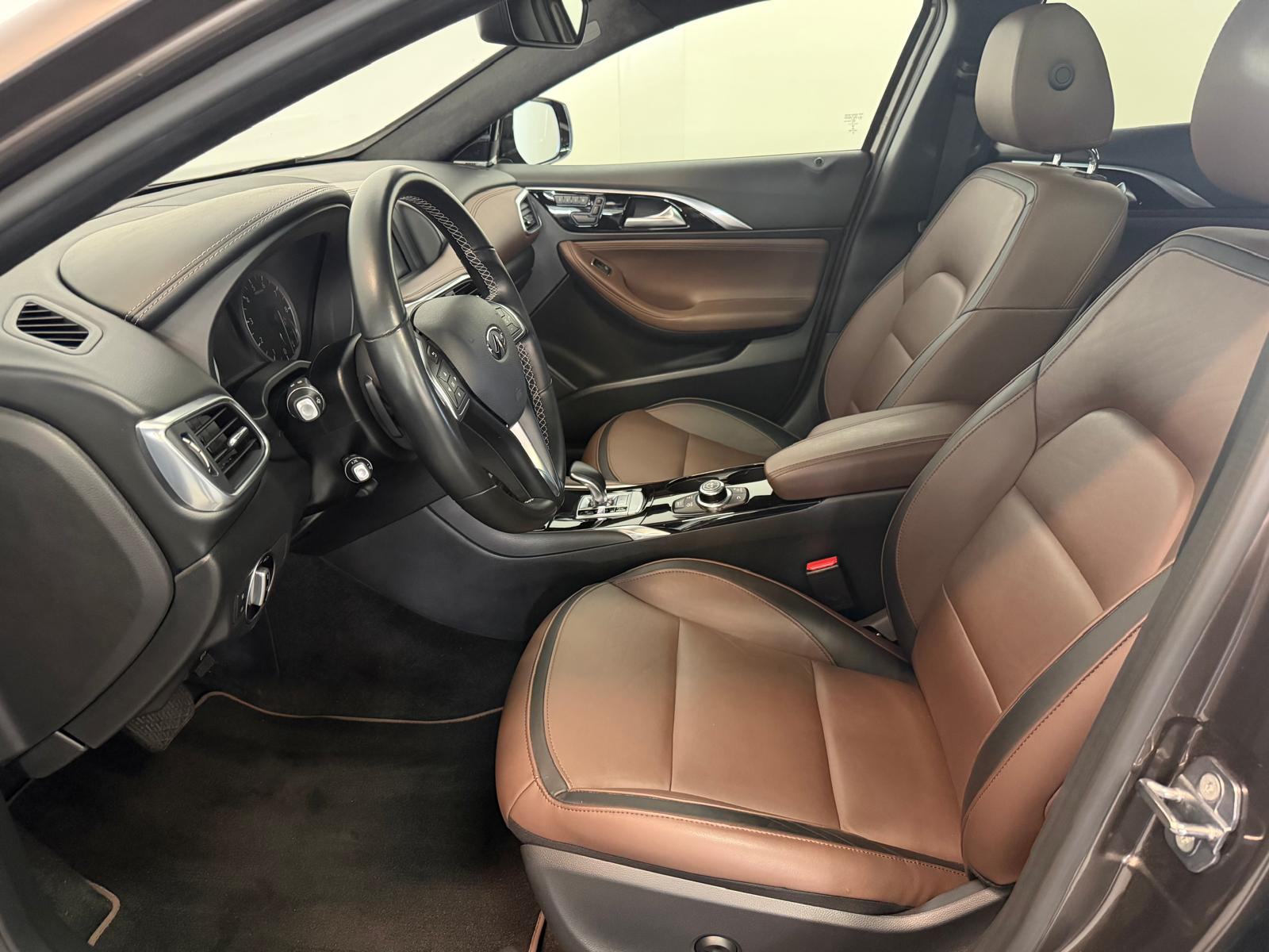 INFINITI QX30 2.0t Luxe Tech AWD DCT AWD-image-15