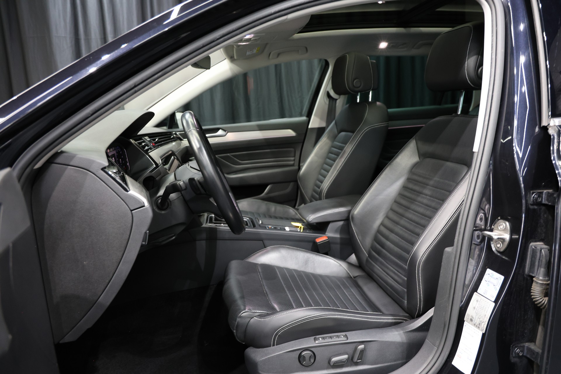 VW Passat 2.0 TDI BMT Highline 4Motion DSG Vollausstattung 200PS-image-6