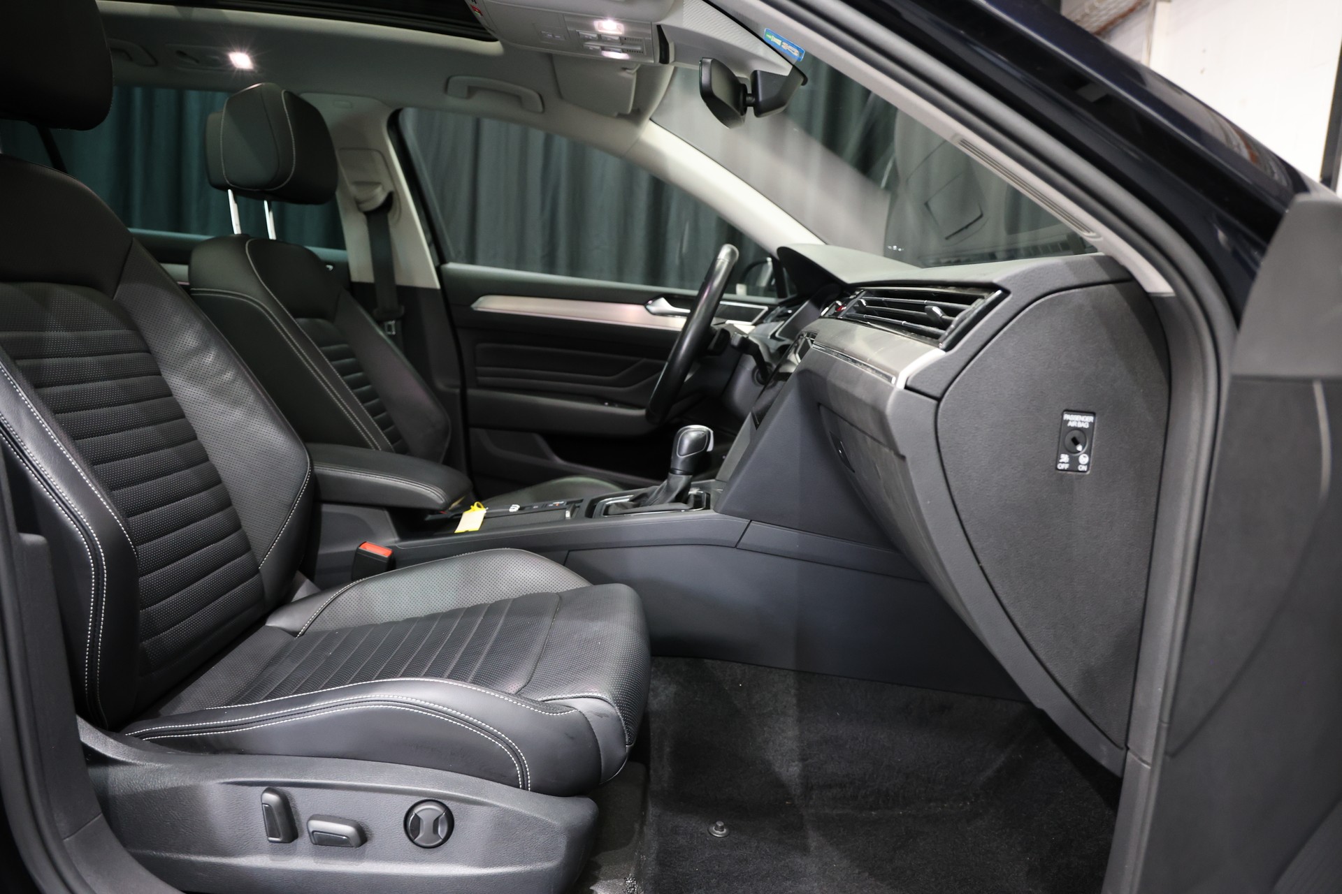 VW Passat 2.0 TDI BMT Highline 4Motion DSG Vollausstattung 200PS-image-14