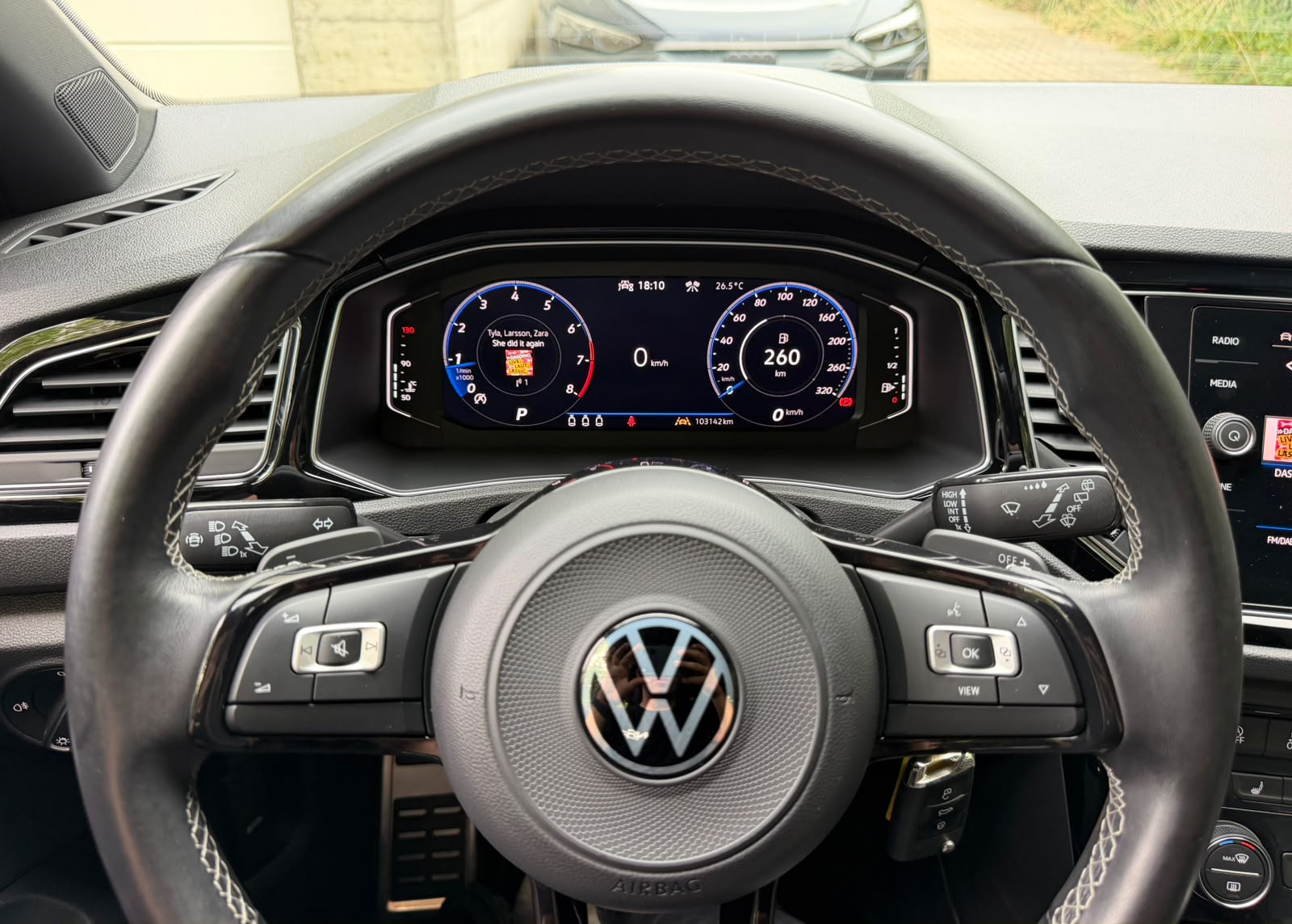 VW T-Roc 2.0 TSI R DSG 4Motion-image-25