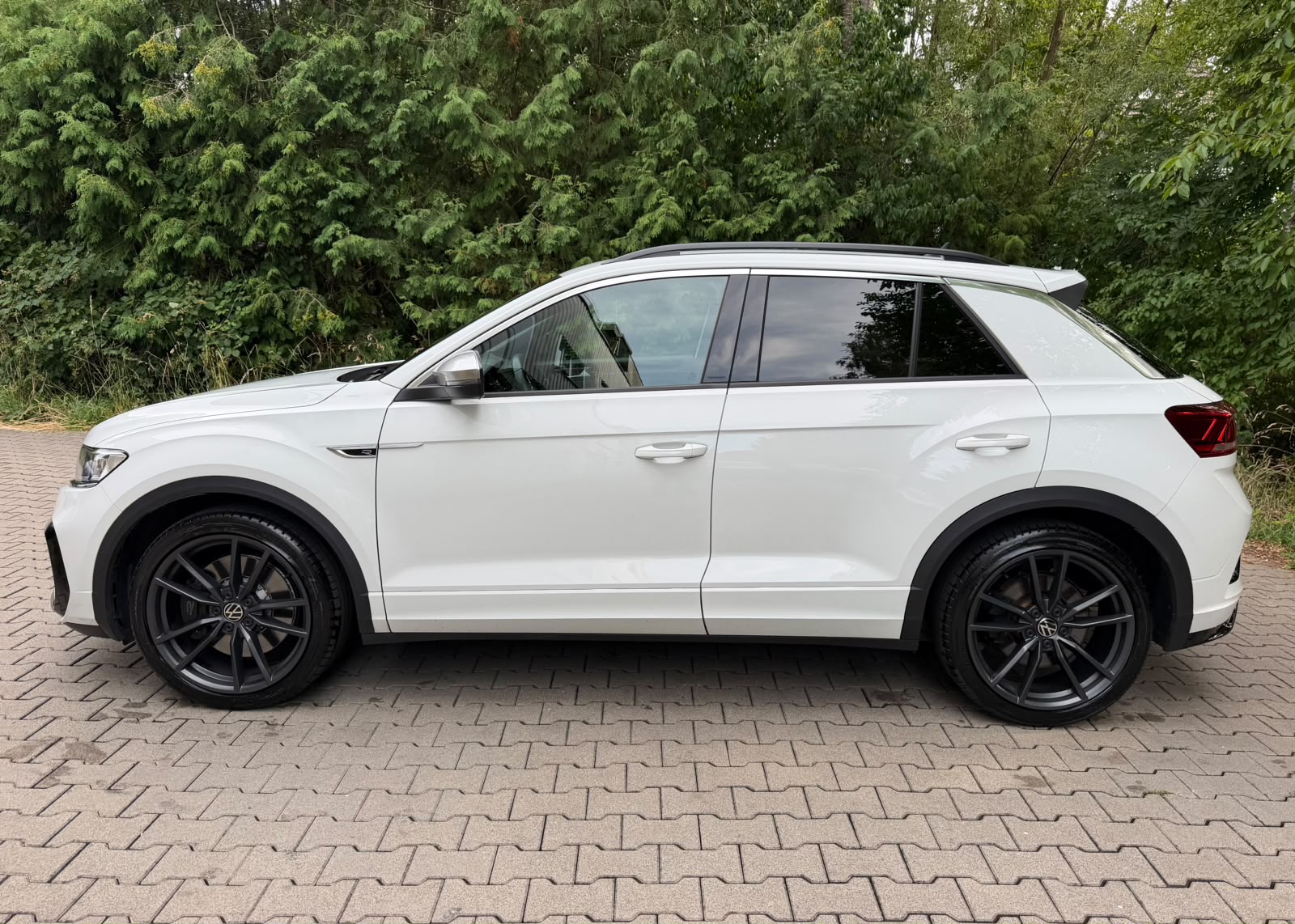 VW T-Roc 2.0 TSI R DSG 4Motion-image-1
