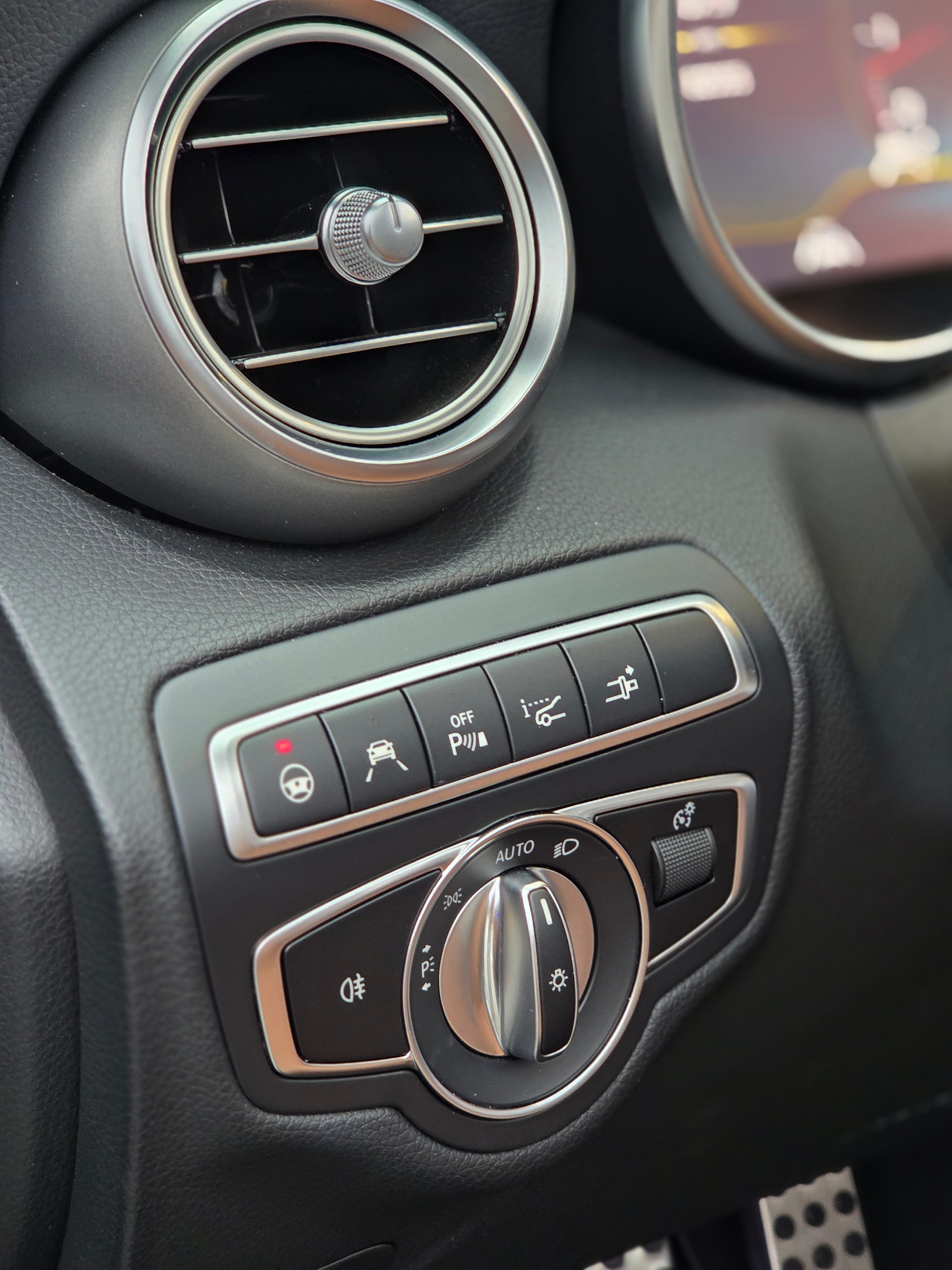 MERCEDES-BENZ C 43 Cabriolet AMG 4Matic 9G-Tronic-image-13