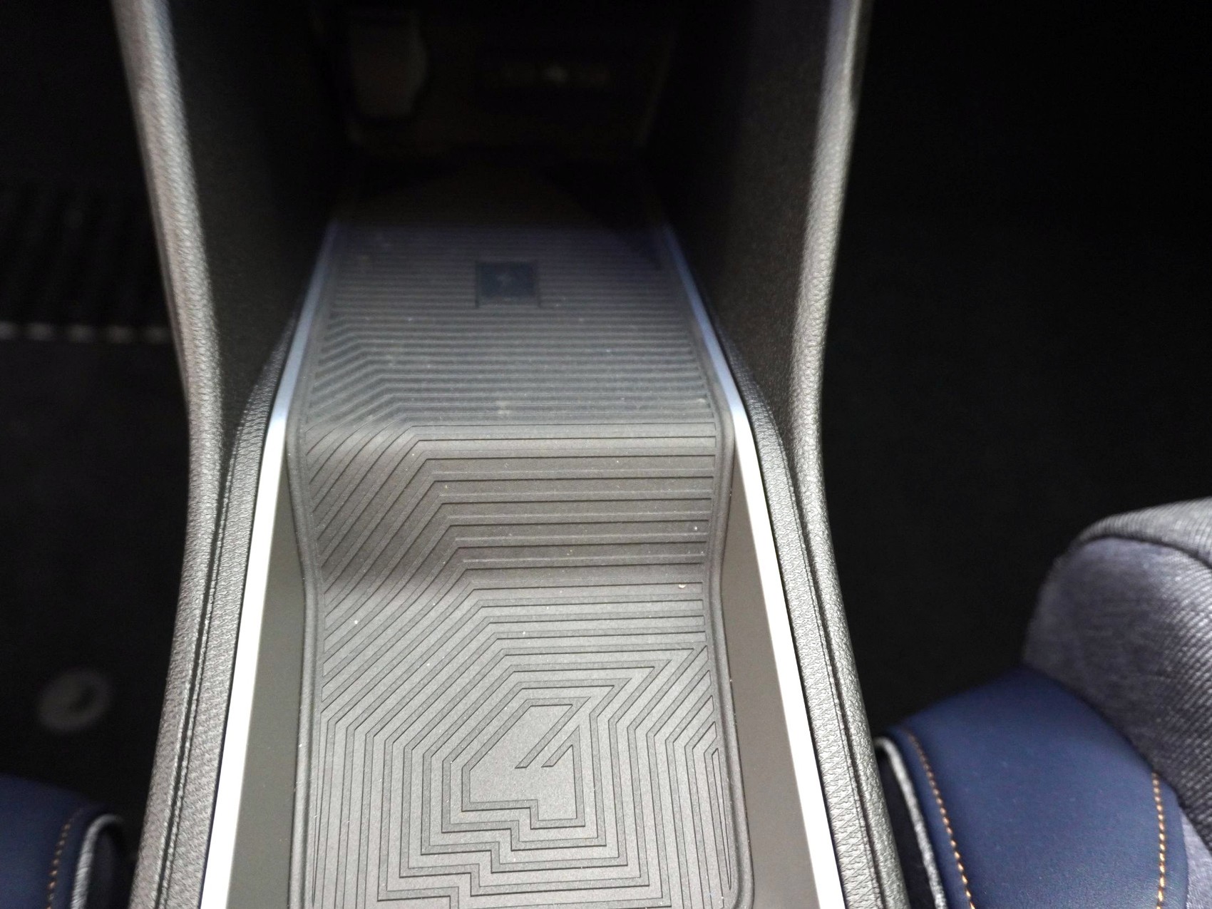 RENAULT R4 E-Tech Comfort Range iconic-image-18