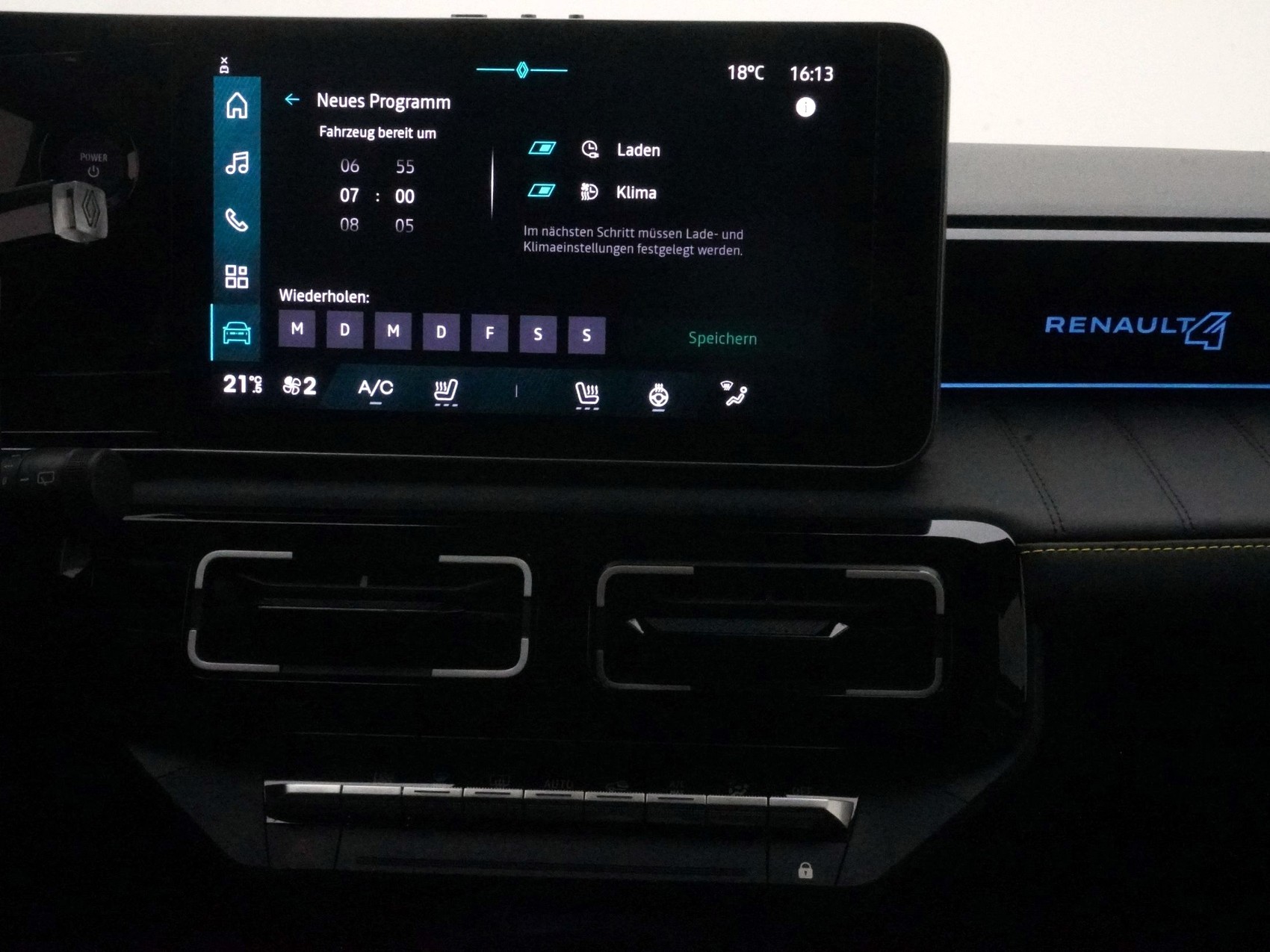 RENAULT R4 E-Tech Comfort Range iconic-image-17