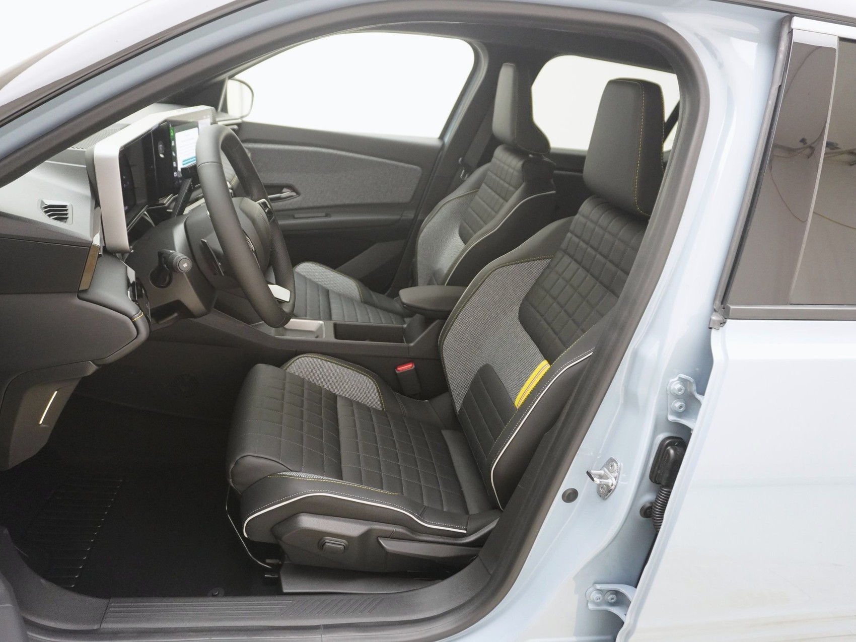 RENAULT R4 E-Tech Comfort Range iconic-image-11
