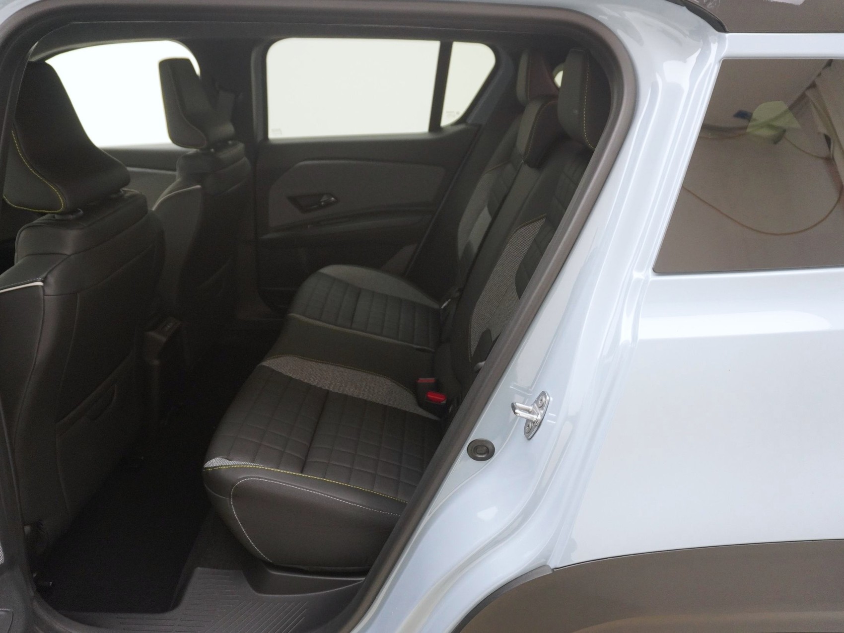 RENAULT R4 E-Tech Comfort Range iconic-image-13
