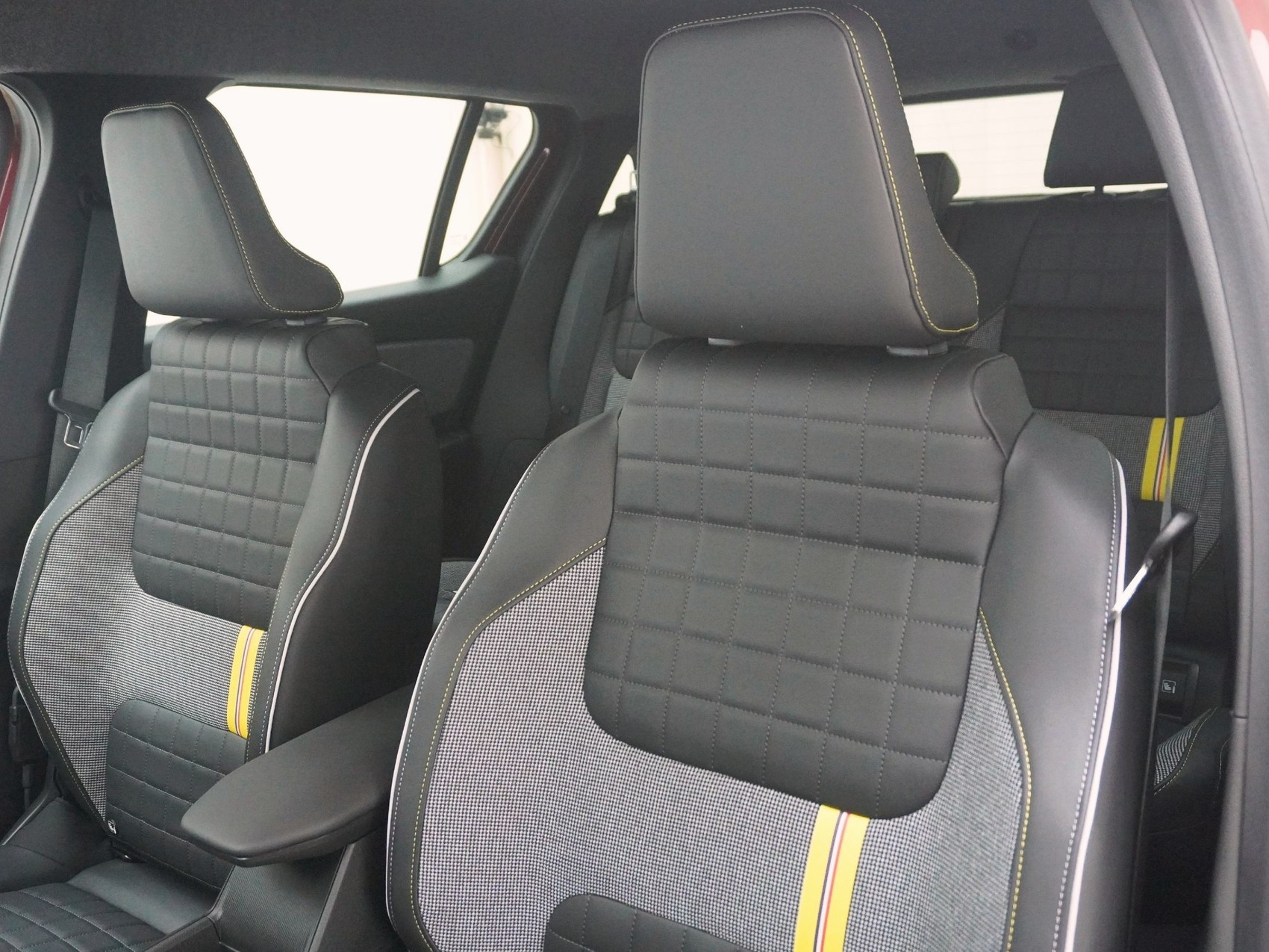 RENAULT R4 E-Tech Comfort Range iconic-image-12