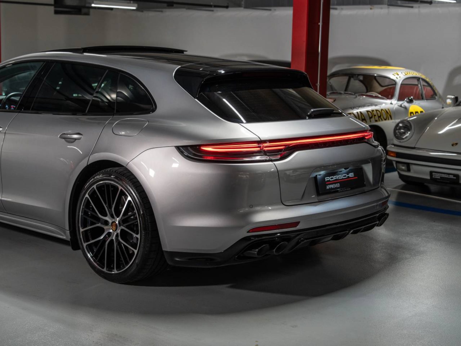 PORSCHE Panamera 4 E-Hybrid Sport Turismo Platinum Edition (MY23)-image-22