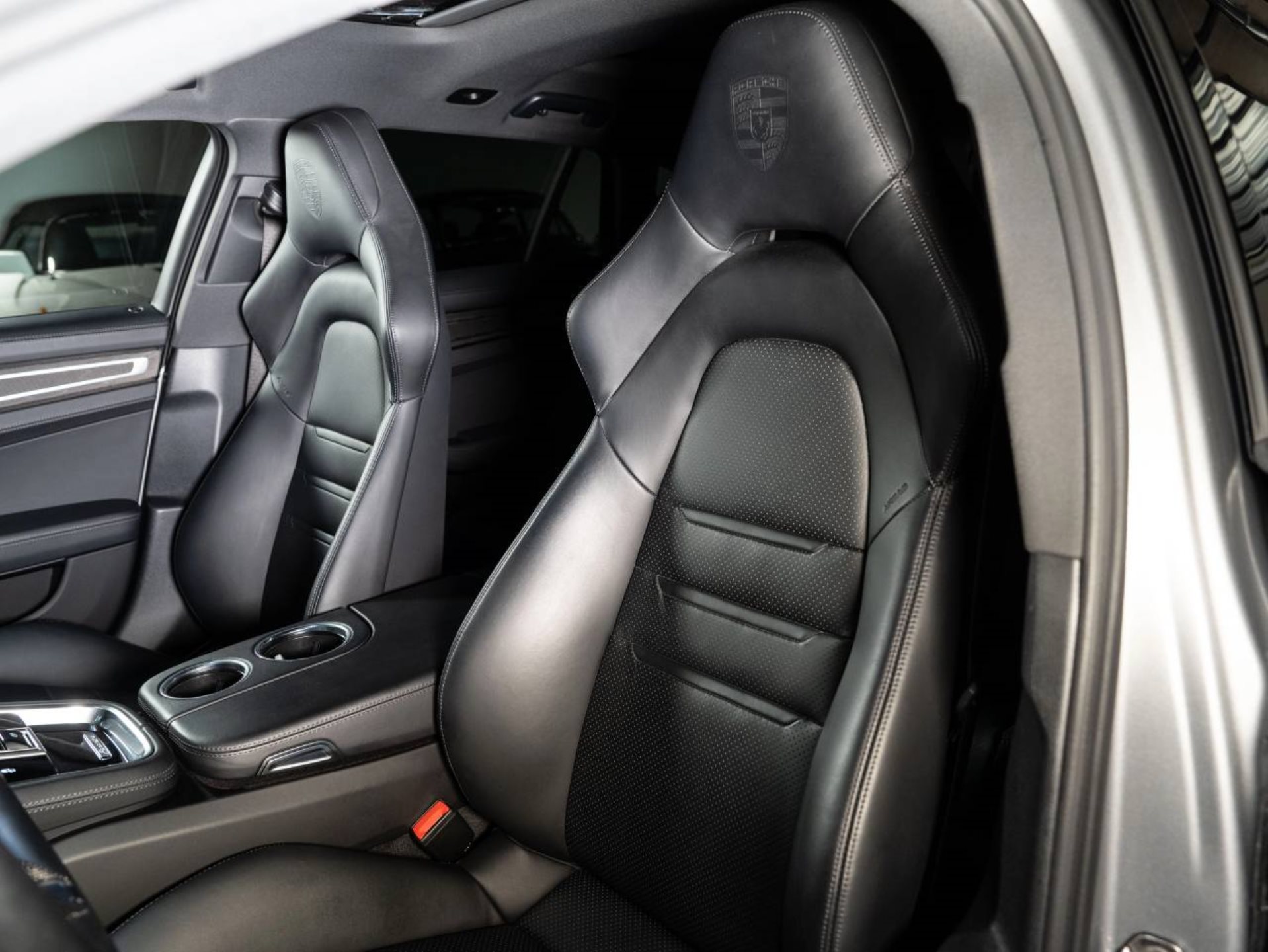 PORSCHE Panamera 4 E-Hybrid Sport Turismo Platinum Edition (MY23)-image-4