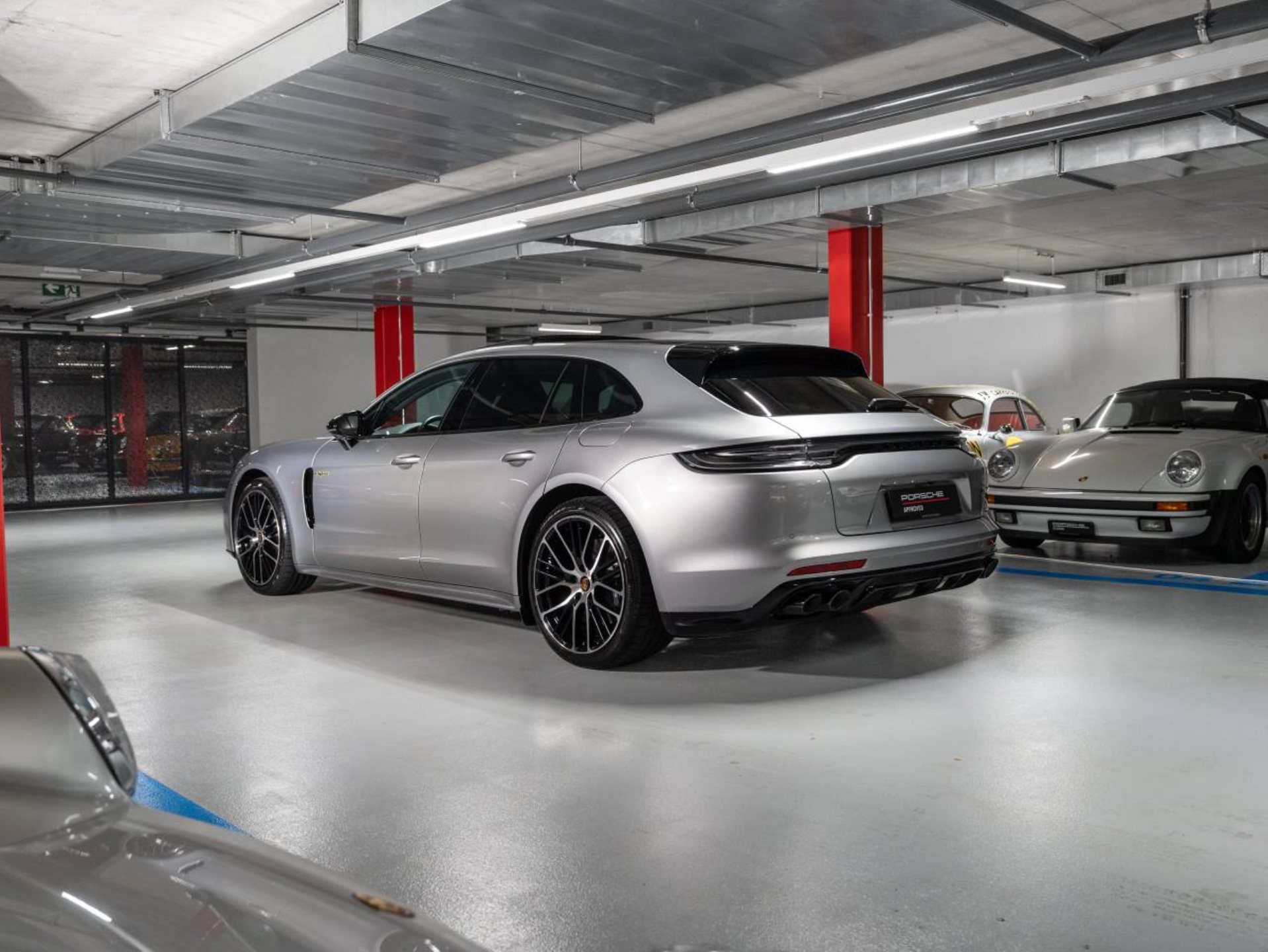 PORSCHE Panamera 4 E-Hybrid Sport Turismo Platinum Edition (MY23)-showroom-element-2